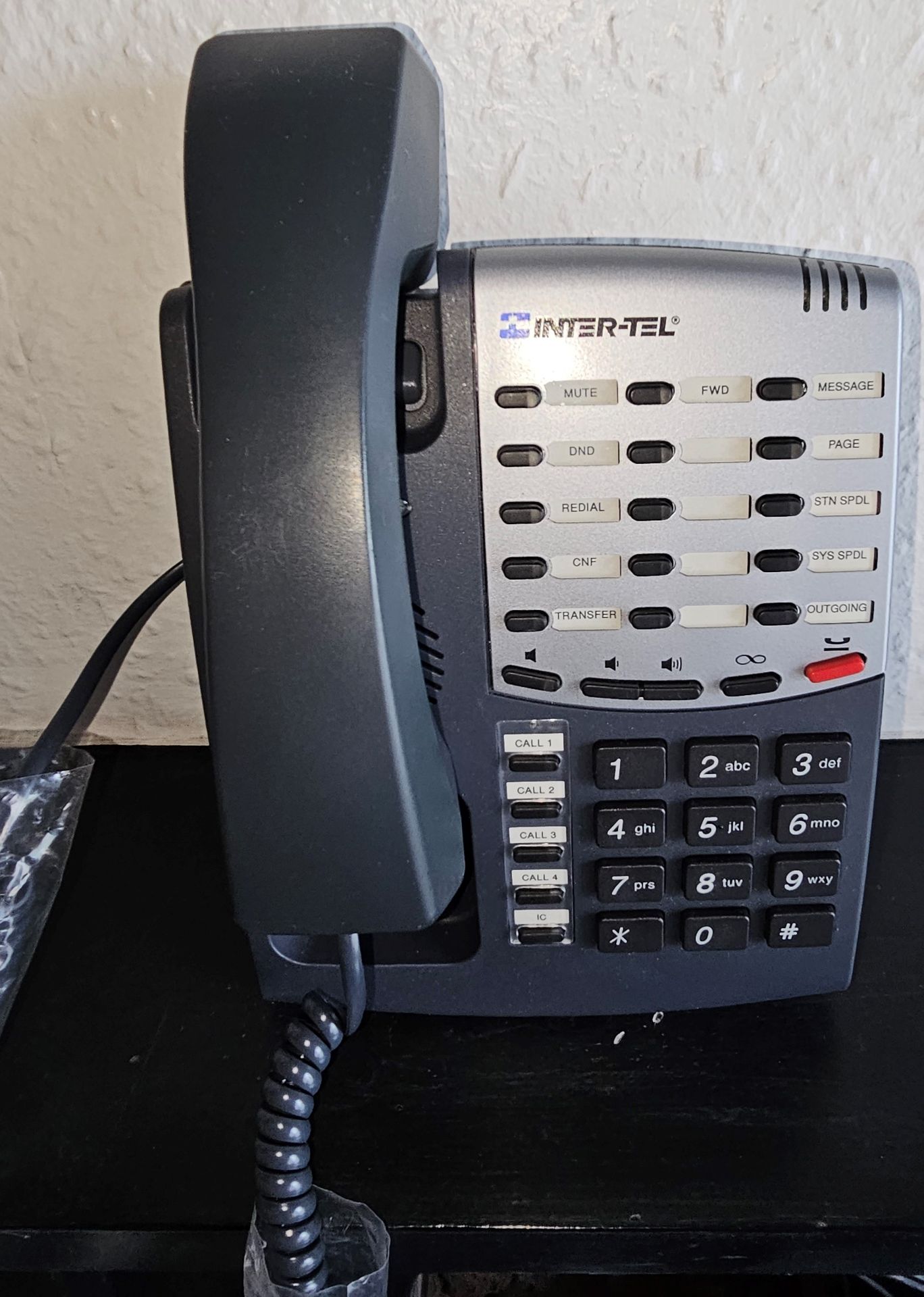 4 x INTENTEL AXXESS 8500 NETWORK PHONE I