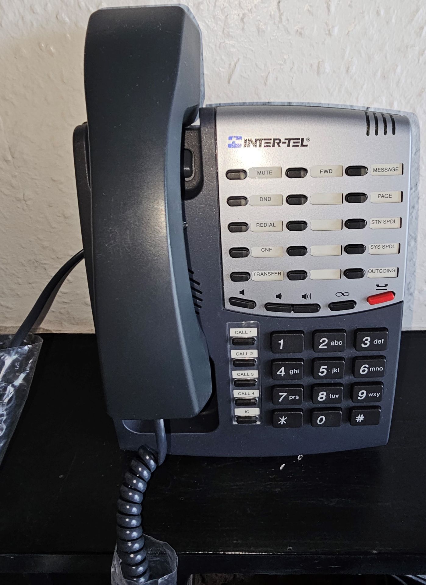 4 x INTENTEL AXXESS 8500 NETWORK PHONE I