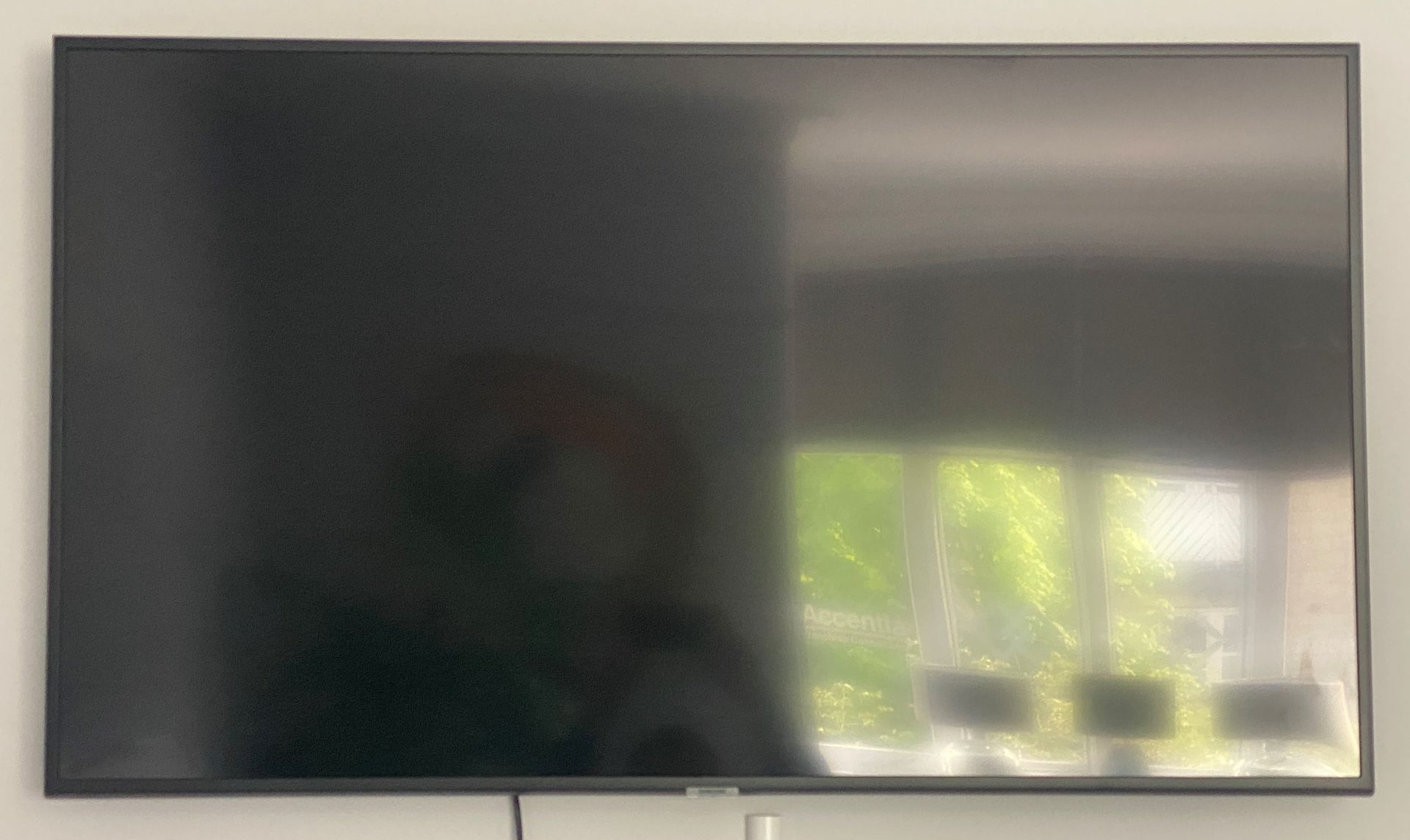 Samsung UE50RU7020K 50" LCD TV with remote control and wall bracket - Image 3 of 4