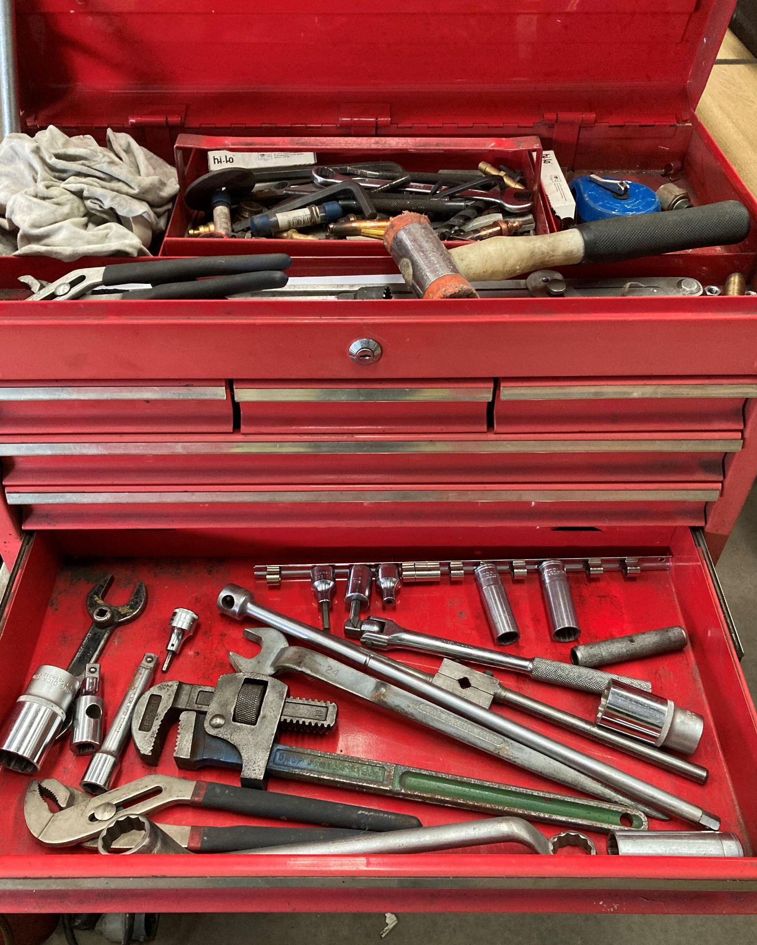 Red metal six-drawer with lift top tool box with carrying handles and contents - assorted hand - Image 2 of 3
