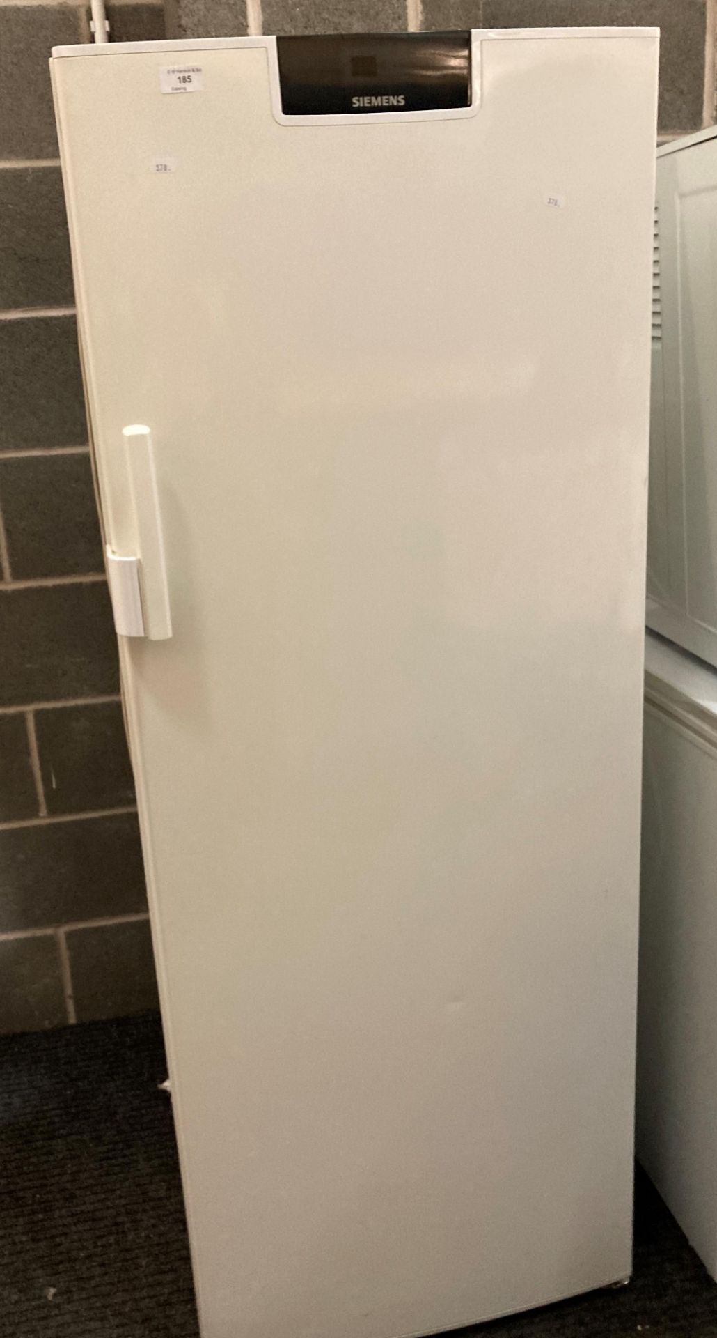 Siemens KS30RA00GB upright fridge (saleroom location: PO)