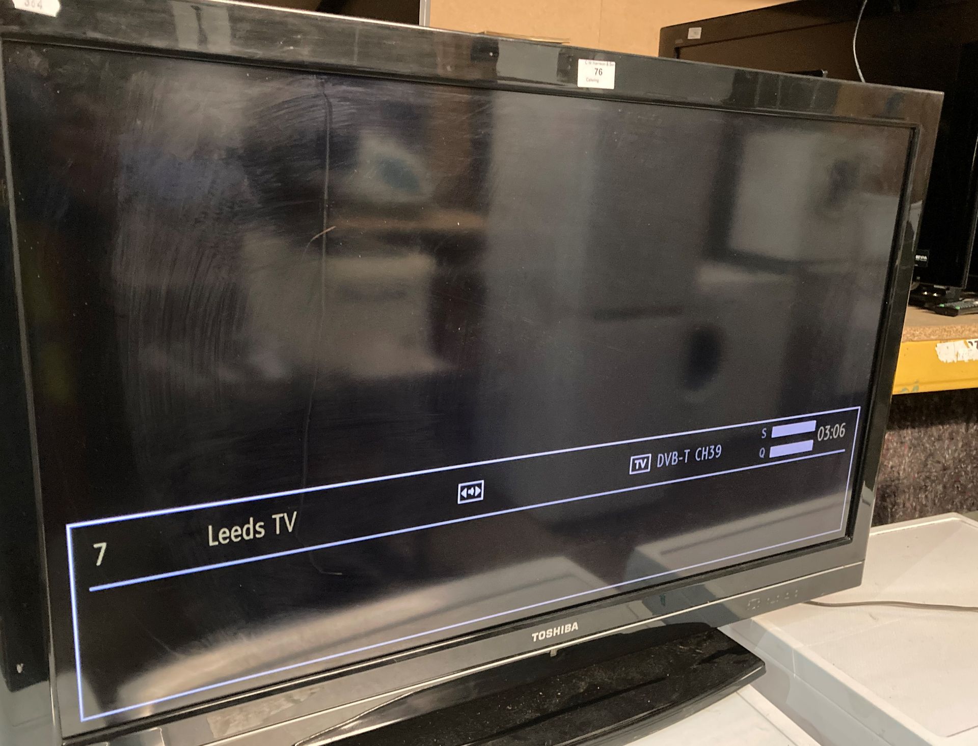 Toshiba 40" Flat screen TV complete with remote (saleroom location PO)