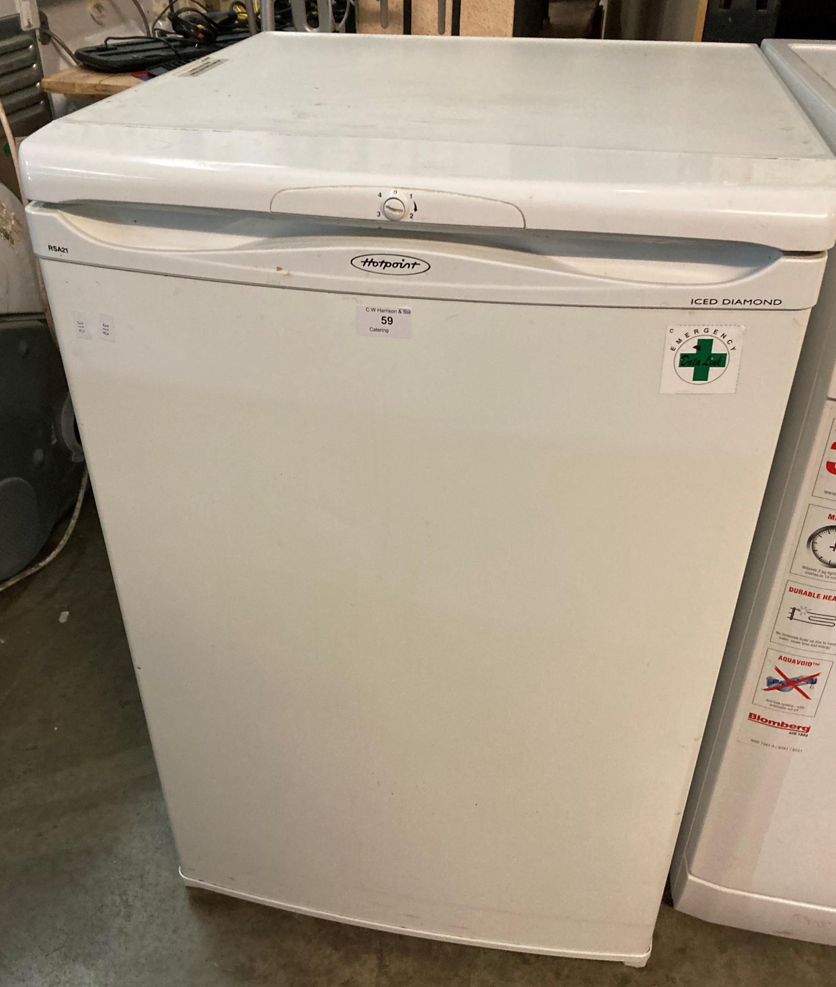 Hotpoint Iced Diamond under counter fridge model RSA22(saleroom location PO)