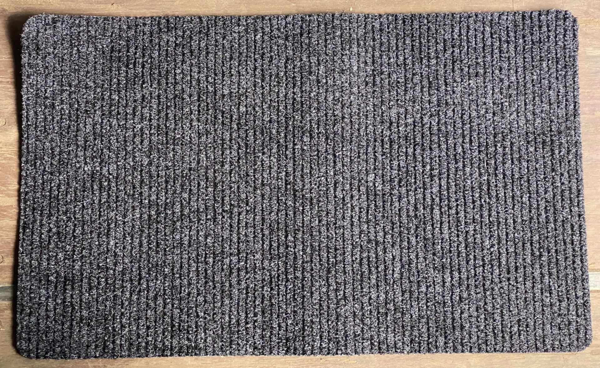 Approximately 115 x Indoor Ribbed Scraper Mats - 60cm x 100cm - Contents to pallet. Cont.