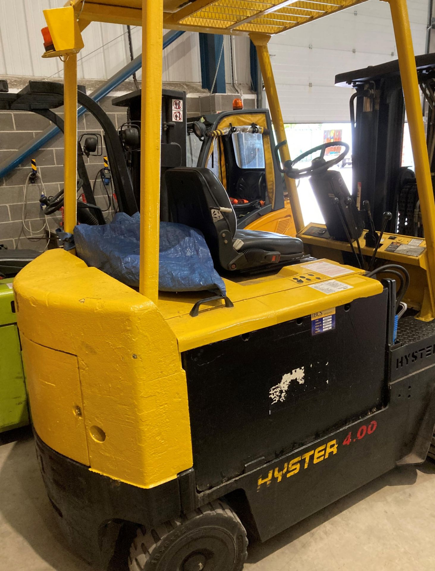 HYSTER E 4.00XL FOUR TONNE ELECTRIC FORKTRUCK - Yellow. YOM: 1999. Serial no: C098V5657W. - Image 3 of 4