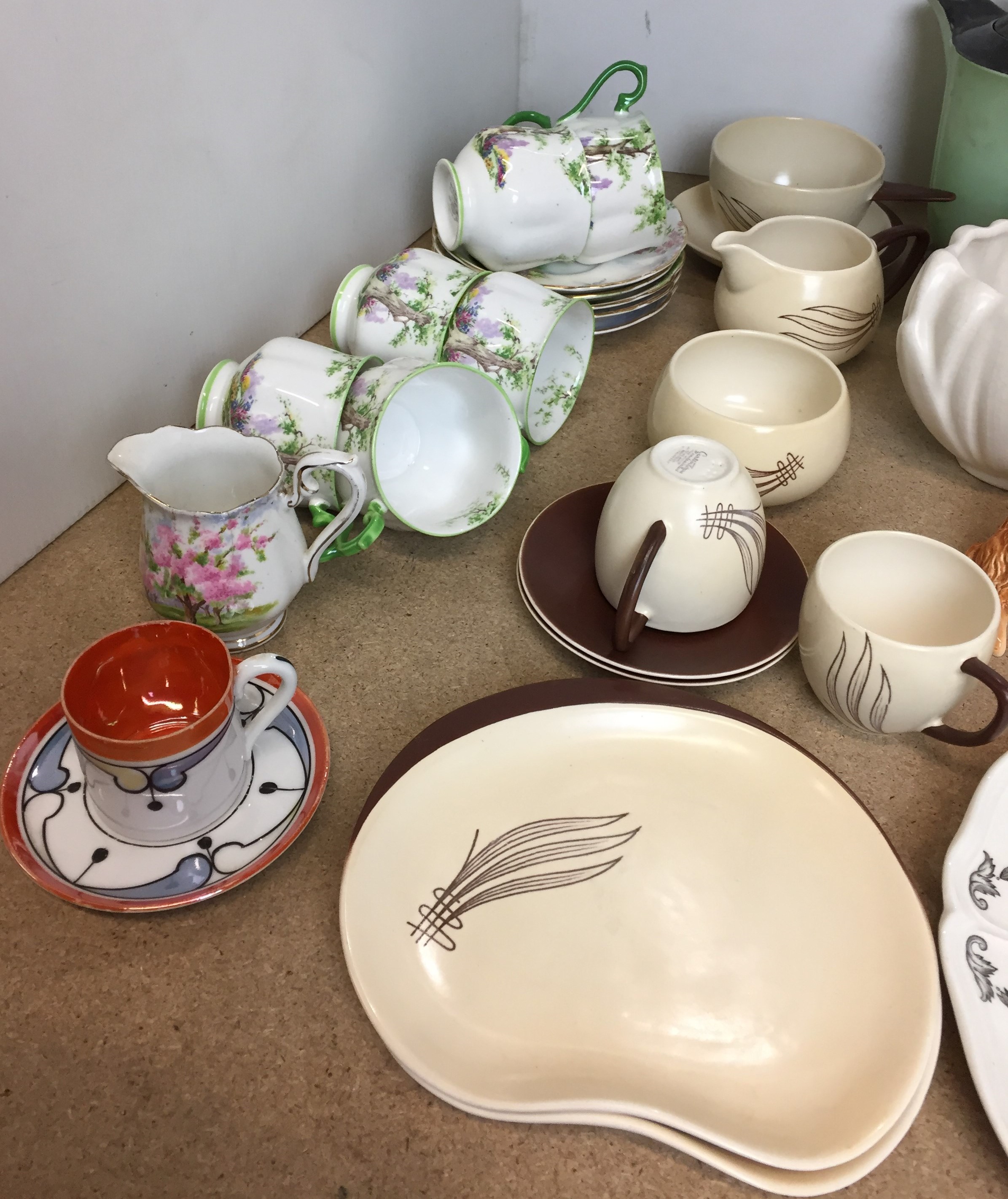 Forty items including ten pieces of Carlton ware Australian design brown and cream ware, - Image 2 of 4