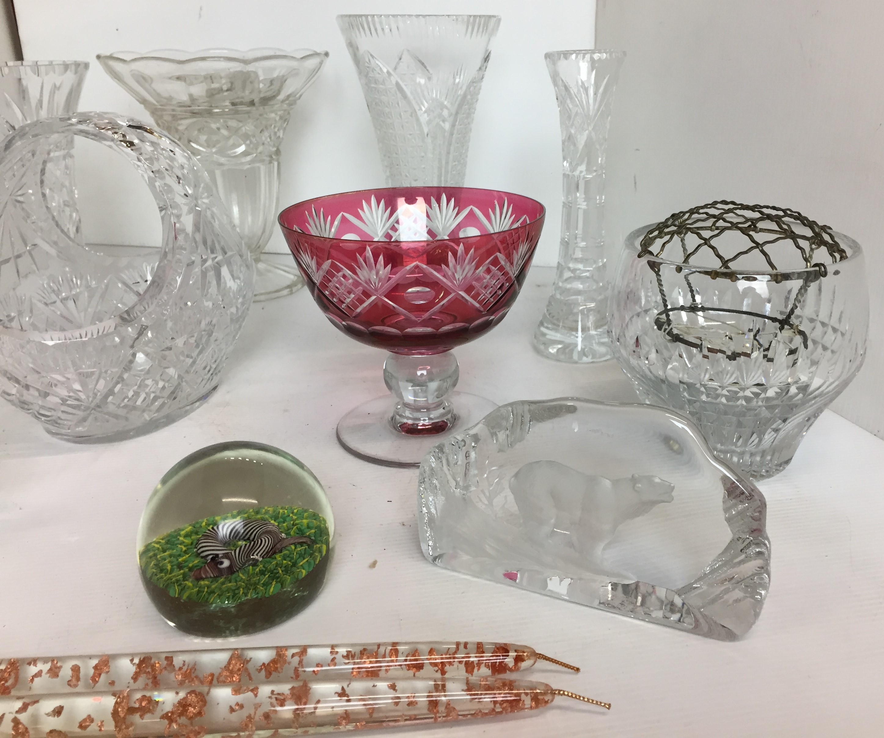 Twelve items of glassware including stemmed cranberry bowl 14. - Image 2 of 6