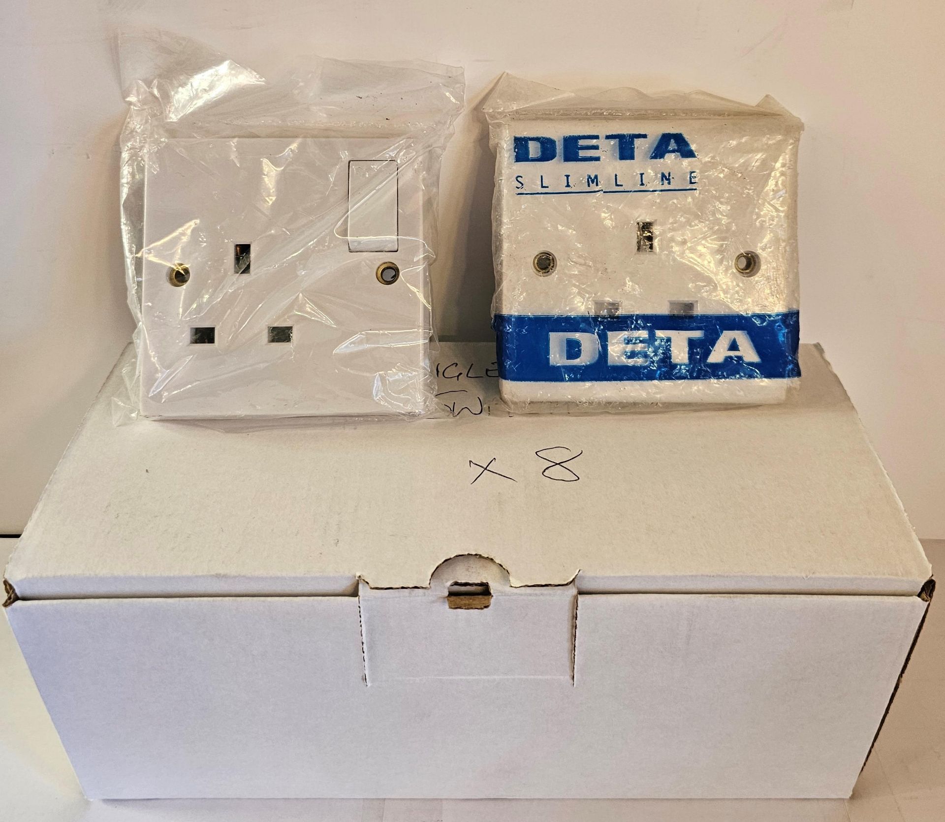 5 BOXES OF 1 GANG 13A SWITCHED SOCKETS/DP SWITCHES ( VOLEX-DELTA-CRABTREE)