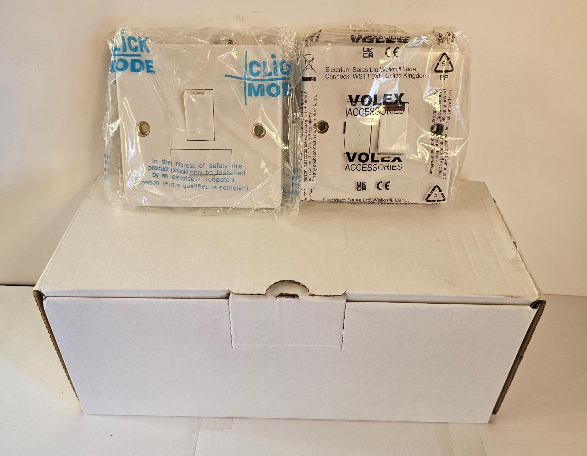 5 BOXES VOLEX SW SPUR UNIT 13A COMPLETE WITH NEON (VX1081)