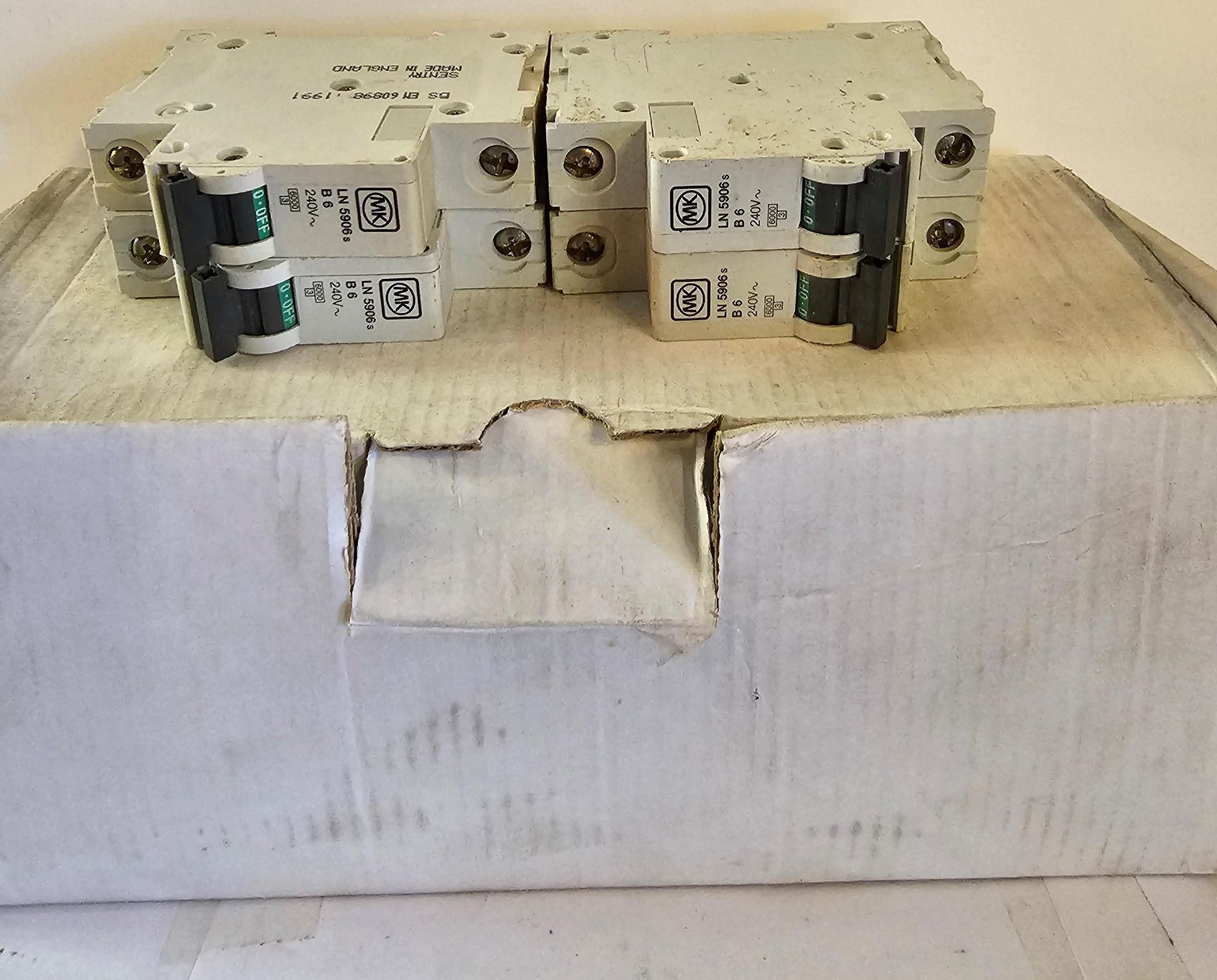 3 BOXES MK SENTRY 6A MCB B TYPE S/POLE LNS406 (OLD MERLIN TYPE)