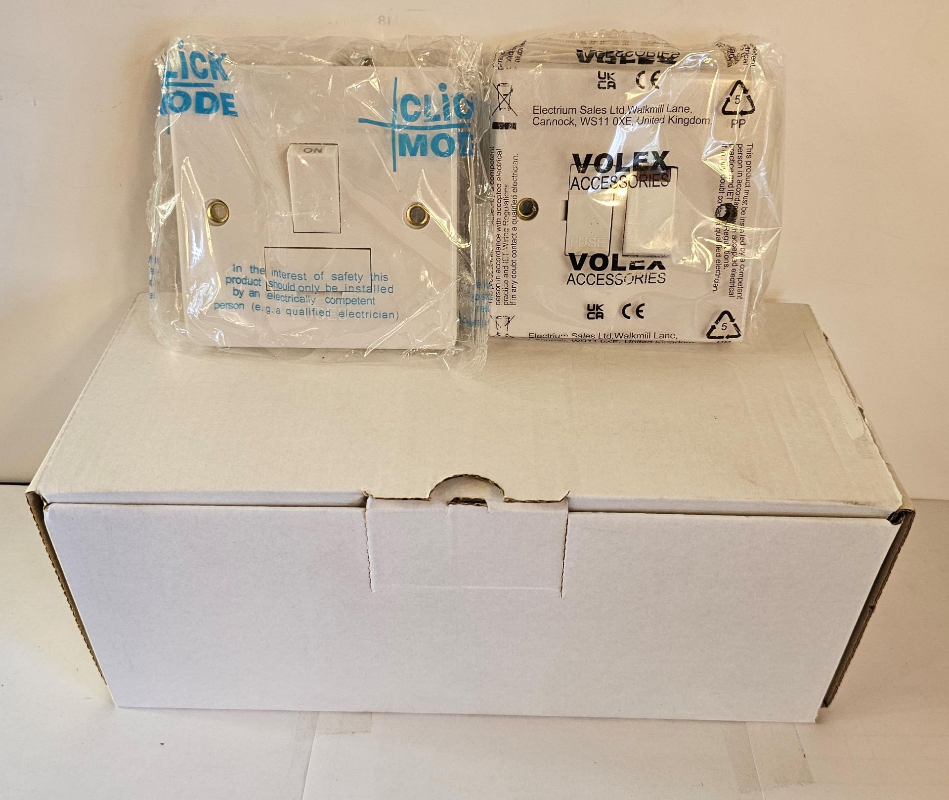 5 BOXES VOLEX SW SPUR UNIT 13A COMPLETE WITH NEON (VX1081)