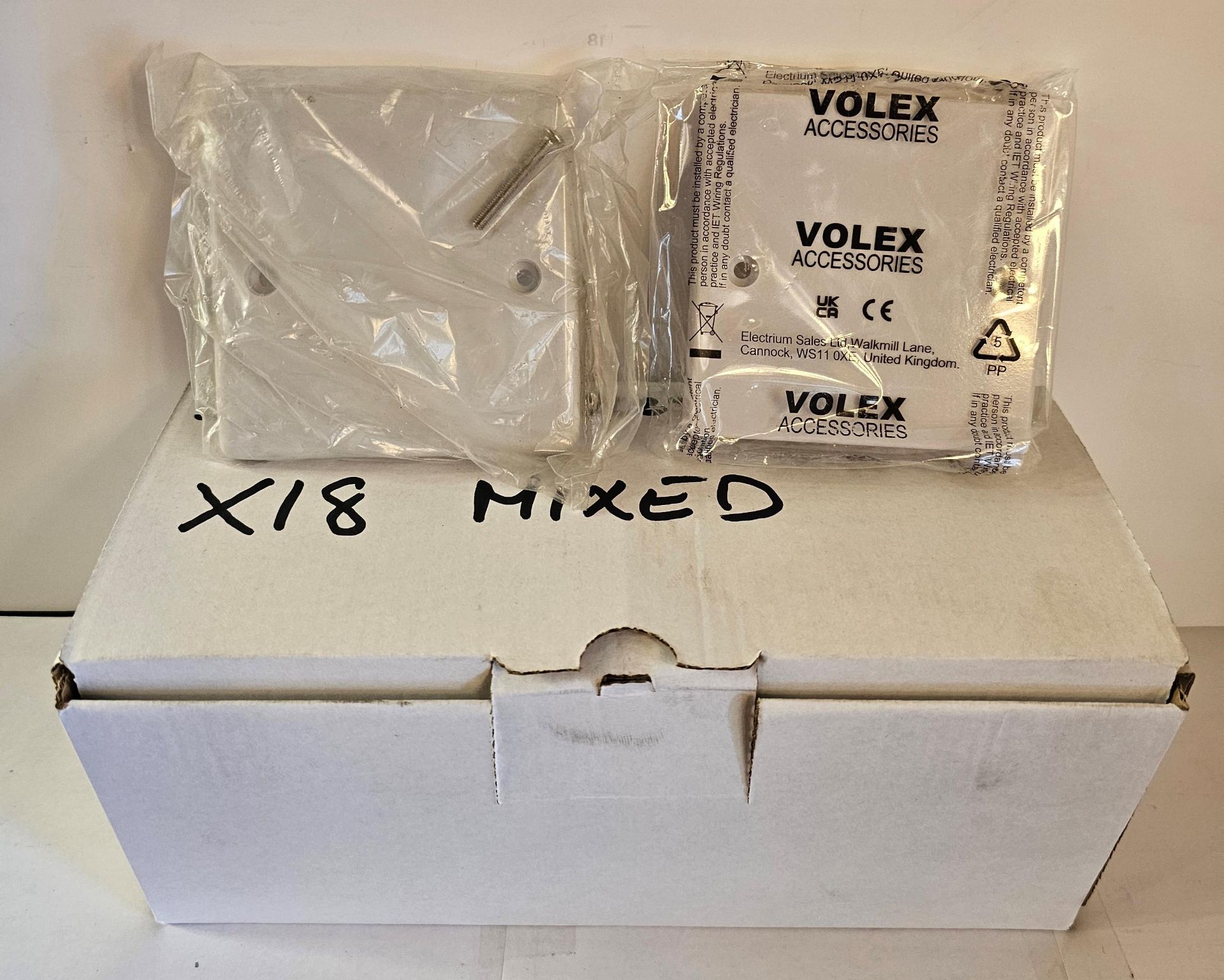 4 BOXES OF 1 GANG BLANK PLATES (VOLEX-DELTA-CRABTREE)
