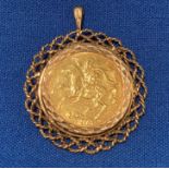 1973 Queen Elizabeth II Isle of Man half sovereign coin in a 9ct gold (stamped 375) pendant mount