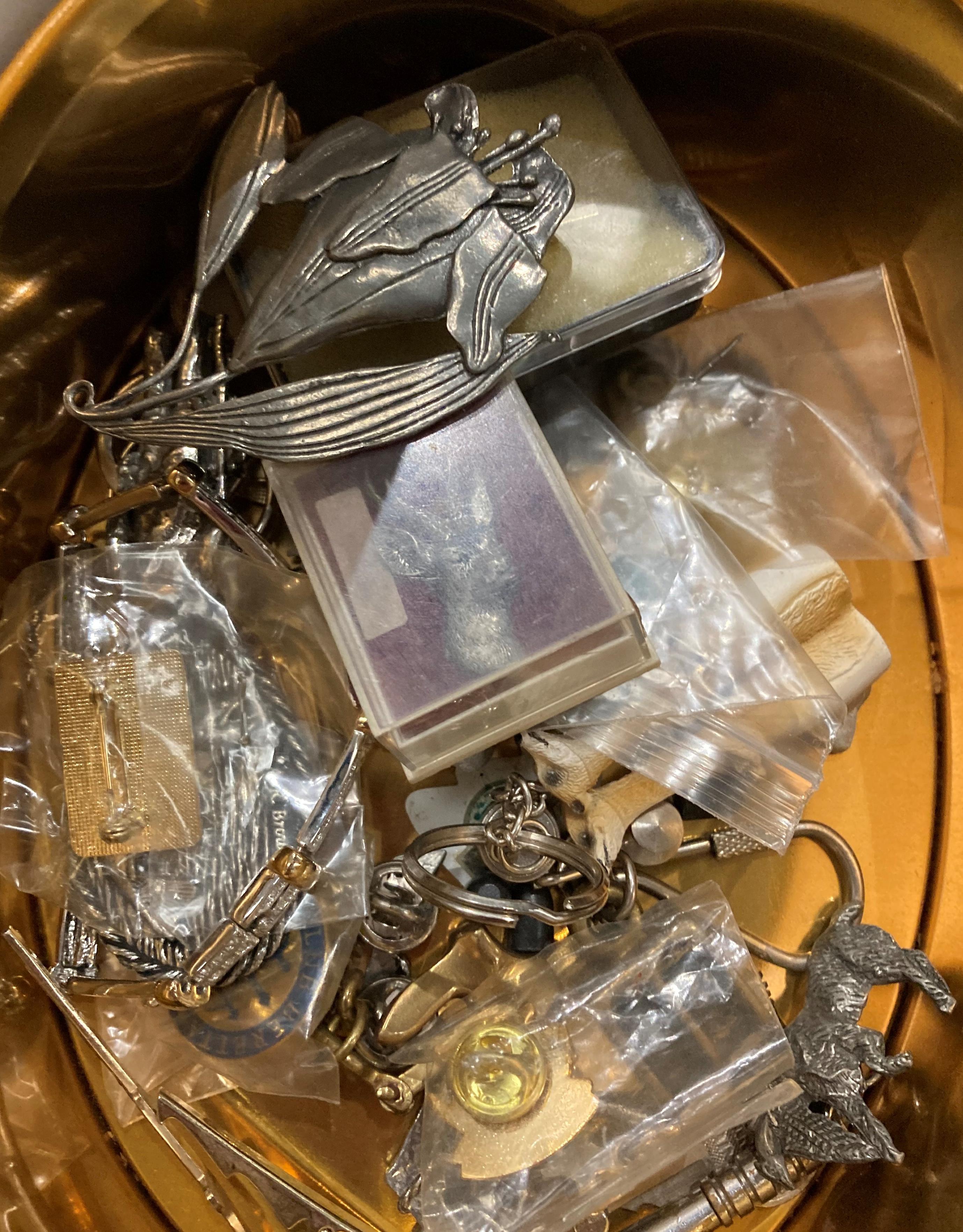 Contents to two boxes - assorted costume jewellery including brooches, necklaces, - Image 2 of 5