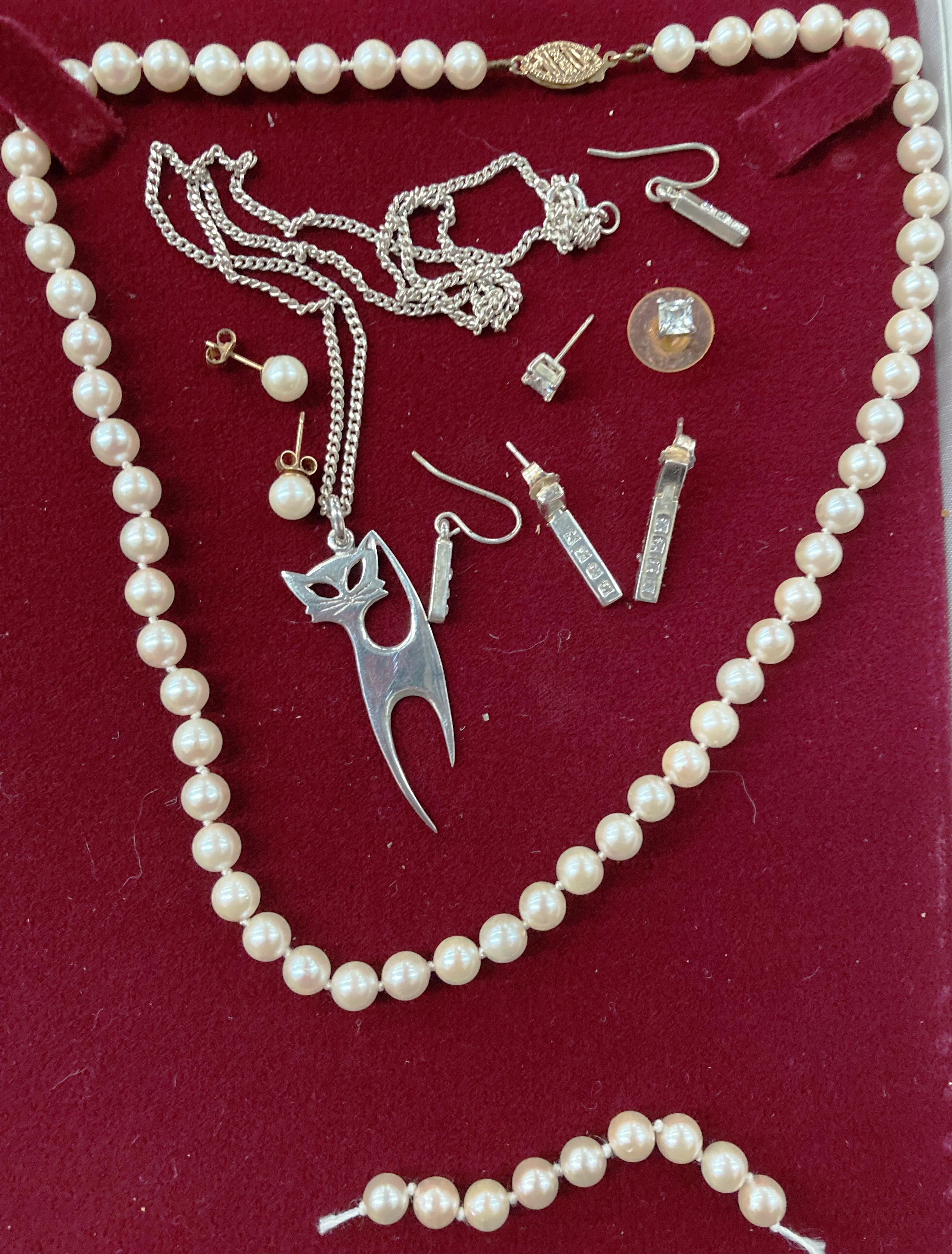 Six assorted jewellery items including a pearl necklace with 9ct gold [stamped: 375] clasp, - Image 2 of 2