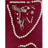 Six assorted jewellery items including a pearl necklace with 9ct gold [stamped: 375] clasp,