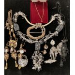 Contents to box - 18ct gold-plated bracelet and assorted costume jewellery (saleroom location: S3