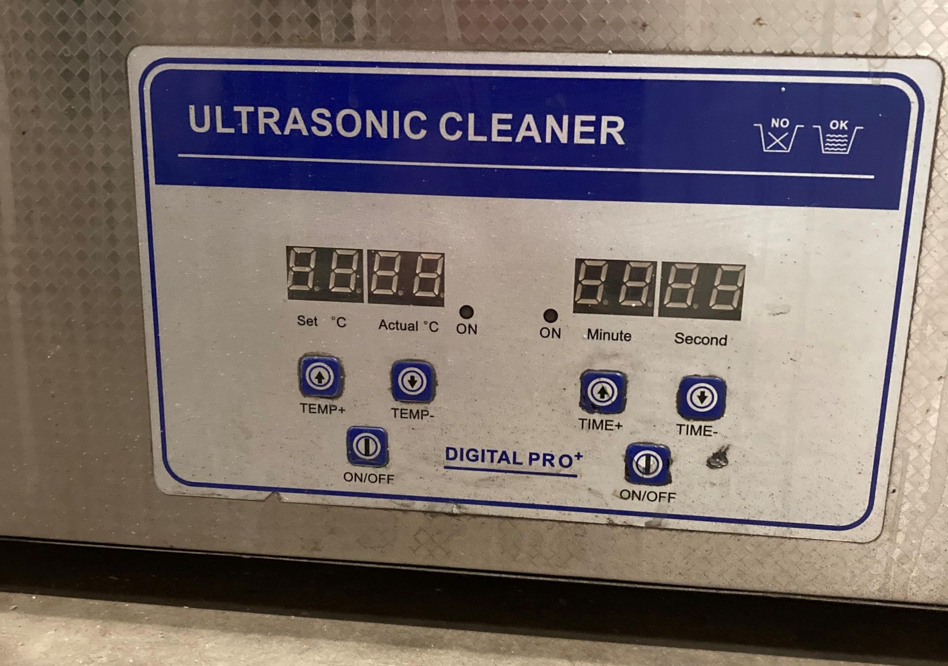 Ultrasonic Digital Pro+ cleaner, model 0805, 240v, - Image 2 of 4