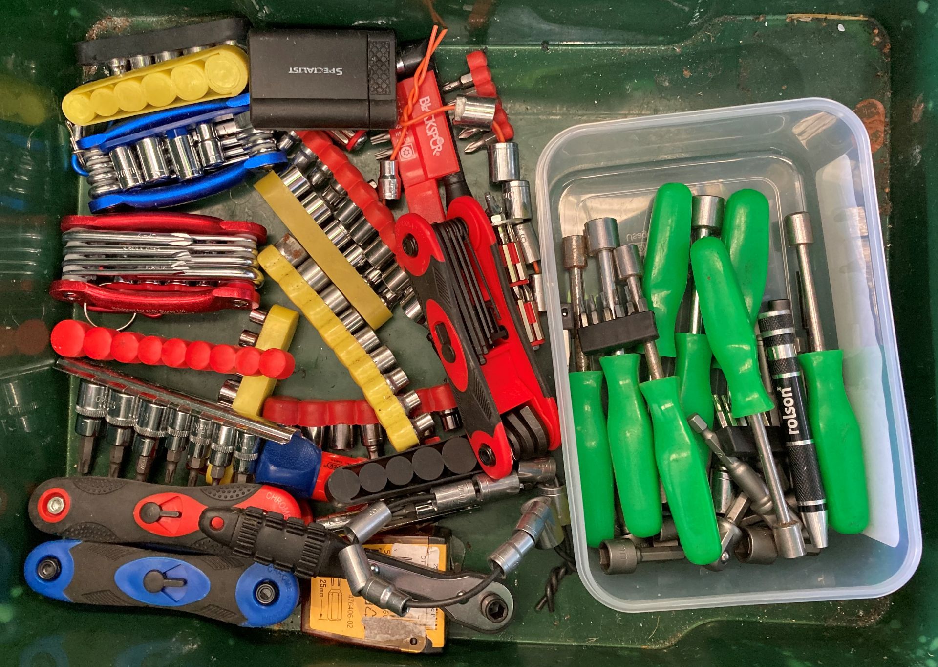 Contents to box - forty assorted interchangeable screwdrivers, ratchet screw drivers, - Image 2 of 2