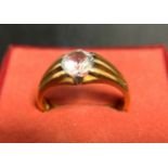 18ct gold single stone ring (stone not tested), size Q, weight 5.