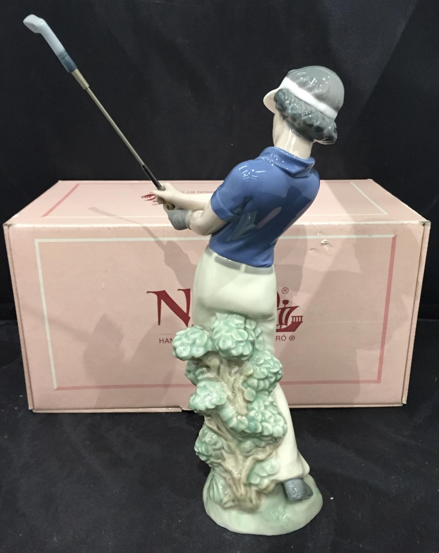 Nao figurine of male golfer, - Image 2 of 3