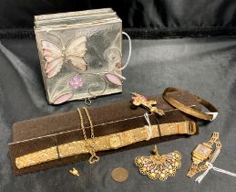 A collection of jewellery including a glass jewellery box with butterfly and floral detailing,