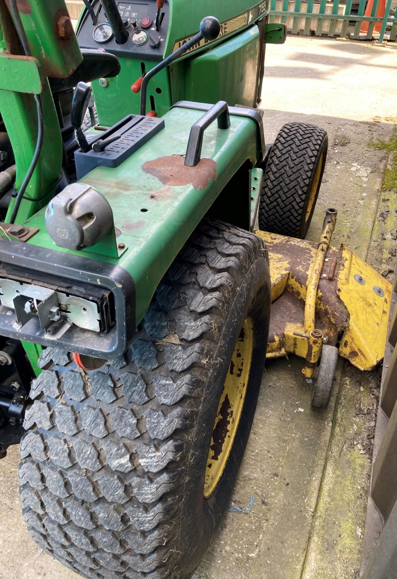 JOHN DEERE 755 HYDROSTATIC 4X4 TWIN PTO TRACTOR/GRASS CUTTER - three point linkage. - Image 5 of 13