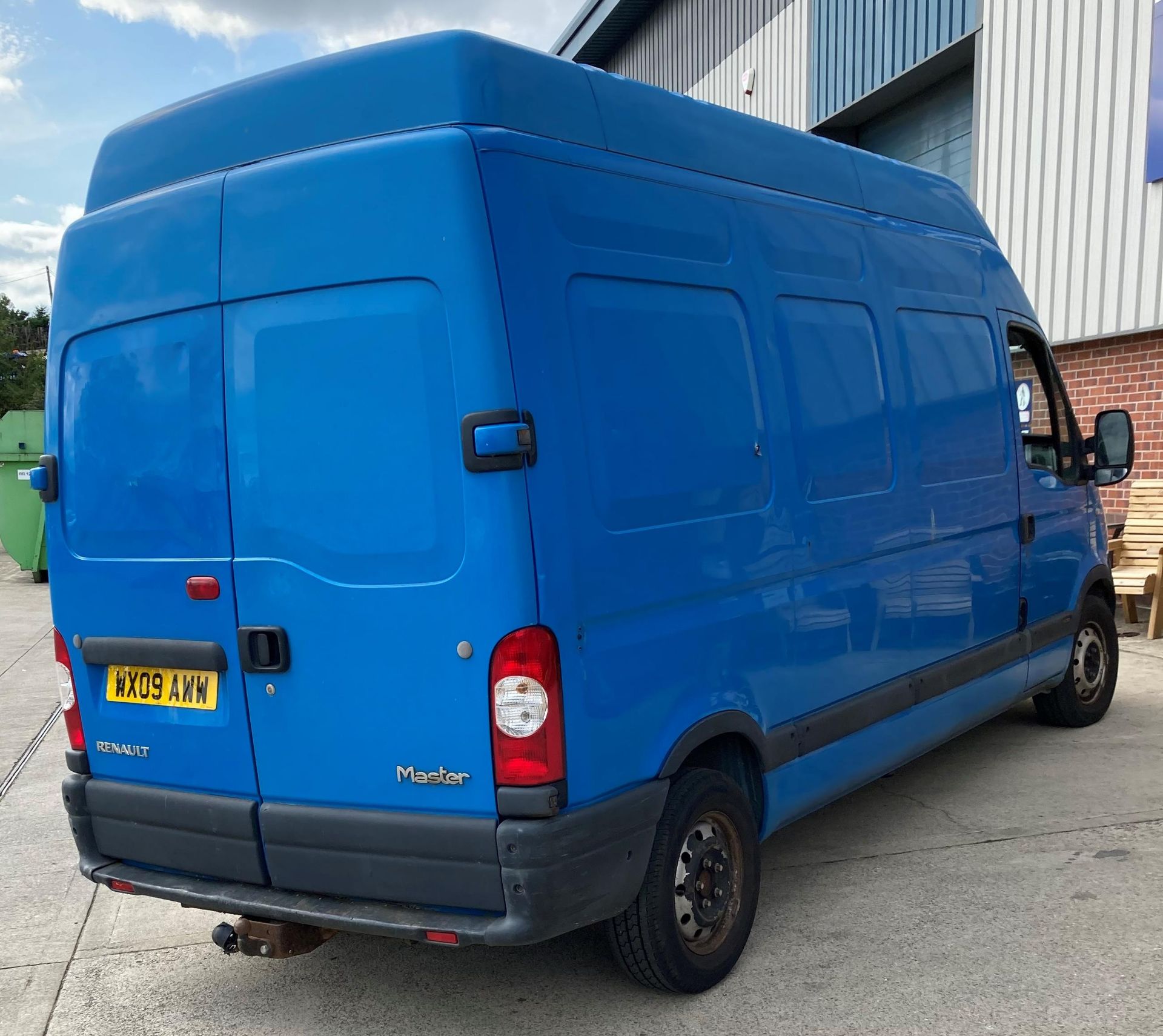 RENAULT 2464cc MASTER DCI 120 3500kg HIGH ROOF PANEL VAN - Diesel - Blue. - Image 3 of 13