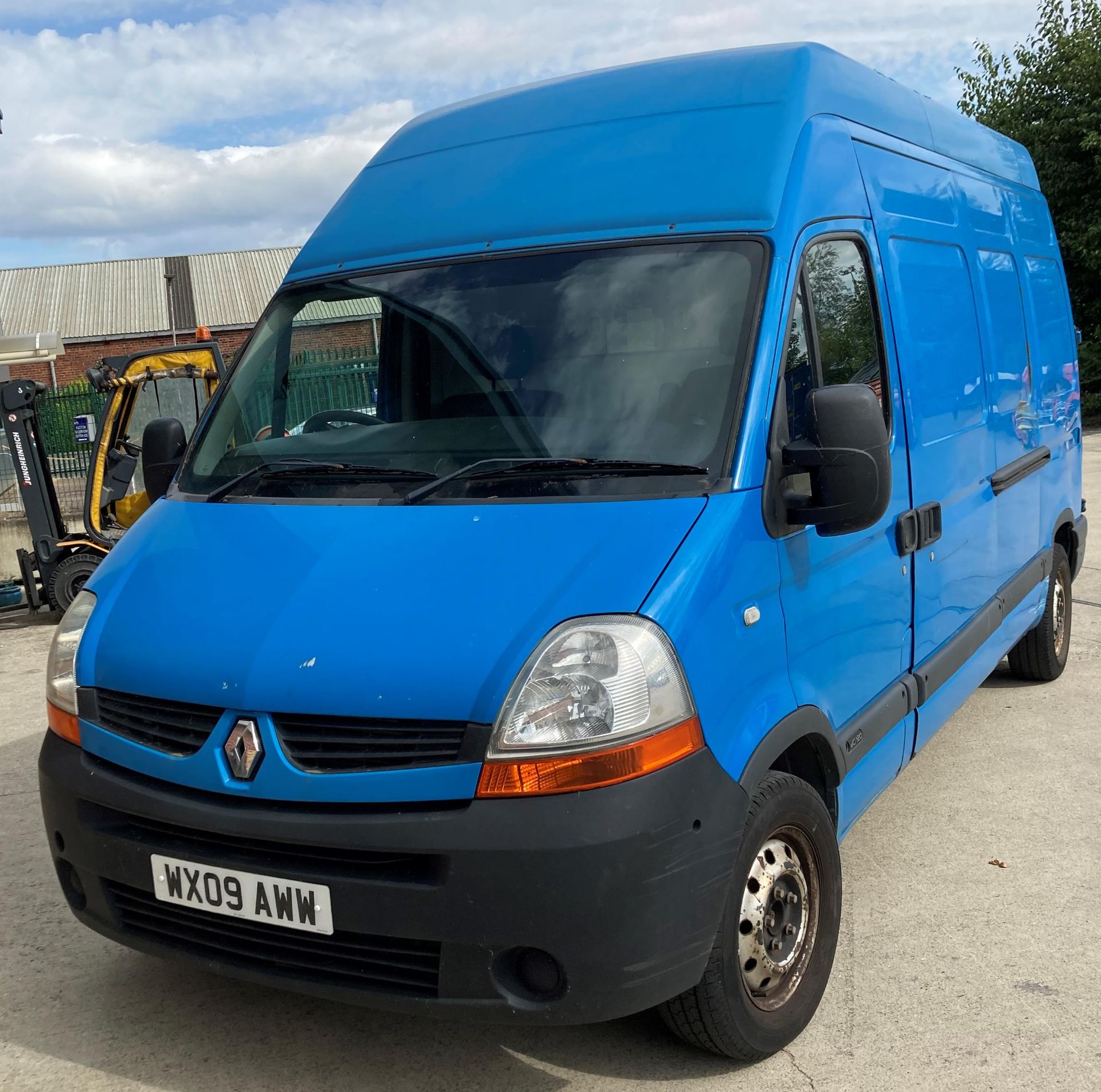 RENAULT 2464cc MASTER DCI 120 3500kg HIGH ROOF PANEL VAN - Diesel - Blue.