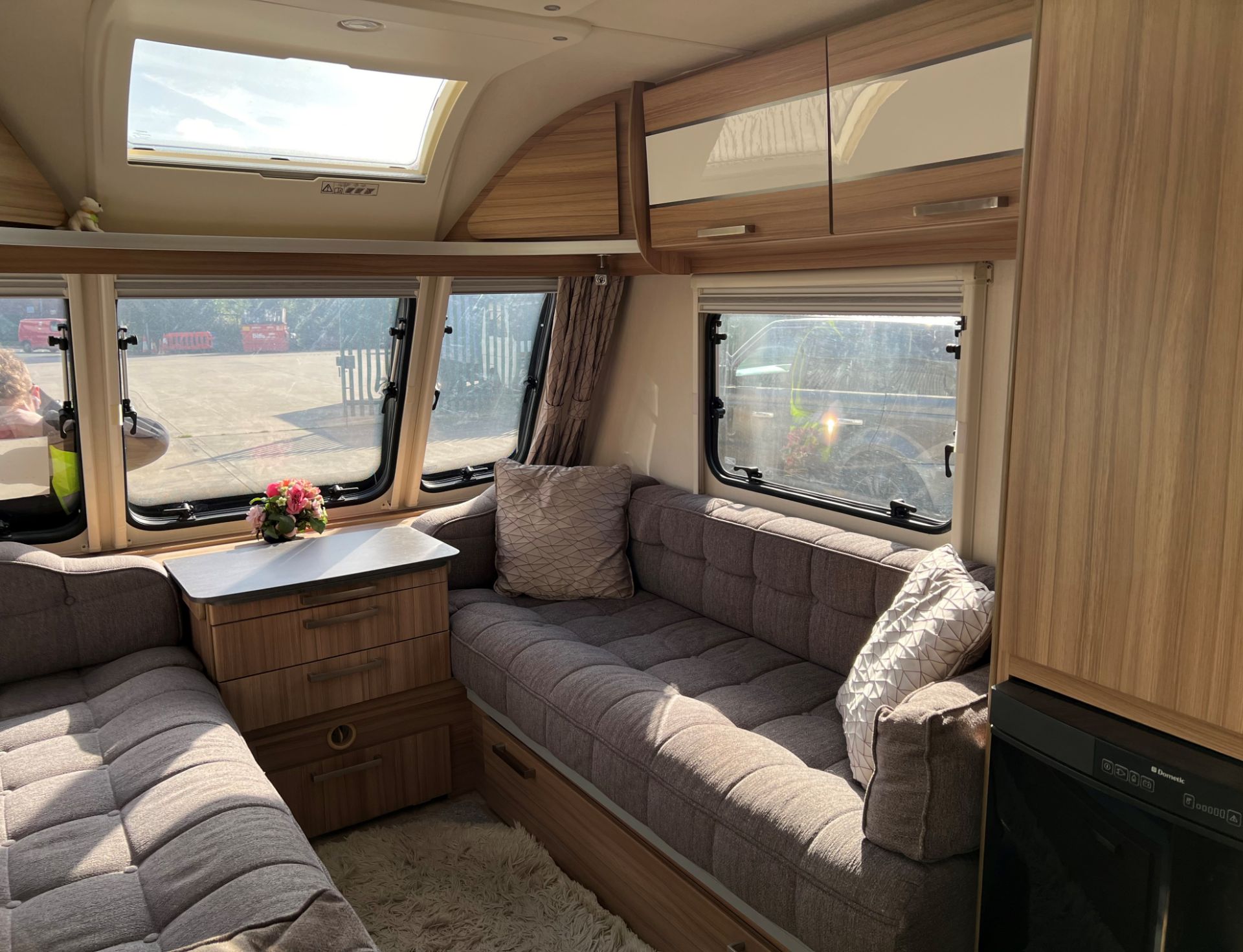 LUNAR STELLAR TWO BERTH TOURING CARAVAN (2017) - Cream - Light wood fittings and beige upholstery. - Image 9 of 35