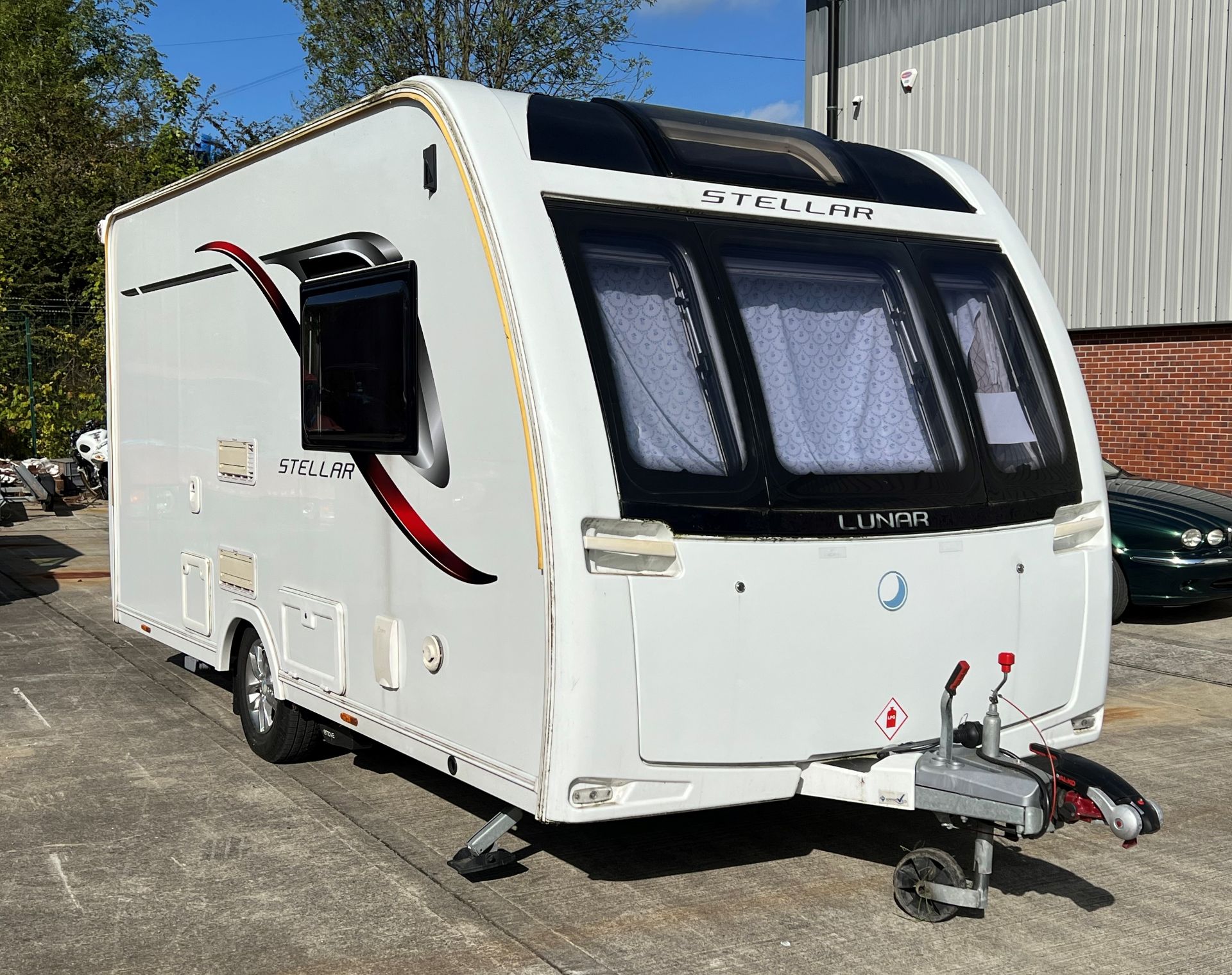 LUNAR STELLAR TWO BERTH TOURING CARAVAN (2017) - Cream - Light wood fittings and beige upholstery. - Image 3 of 35