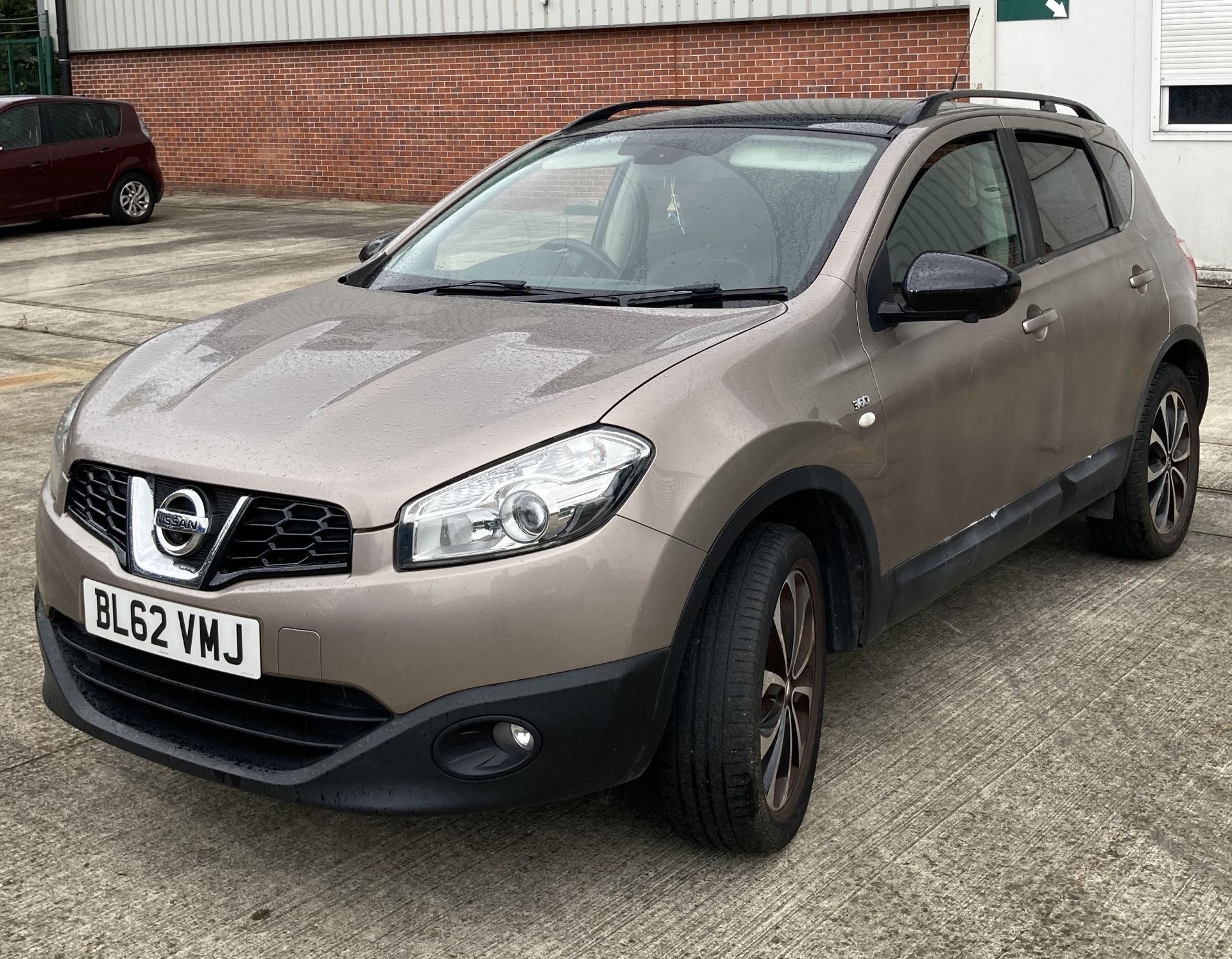 NISSAN QASHQAI 360 1.6 FIVE DOOR HATCHBACK - Petrol - Beige. - Bild 2 aus 14