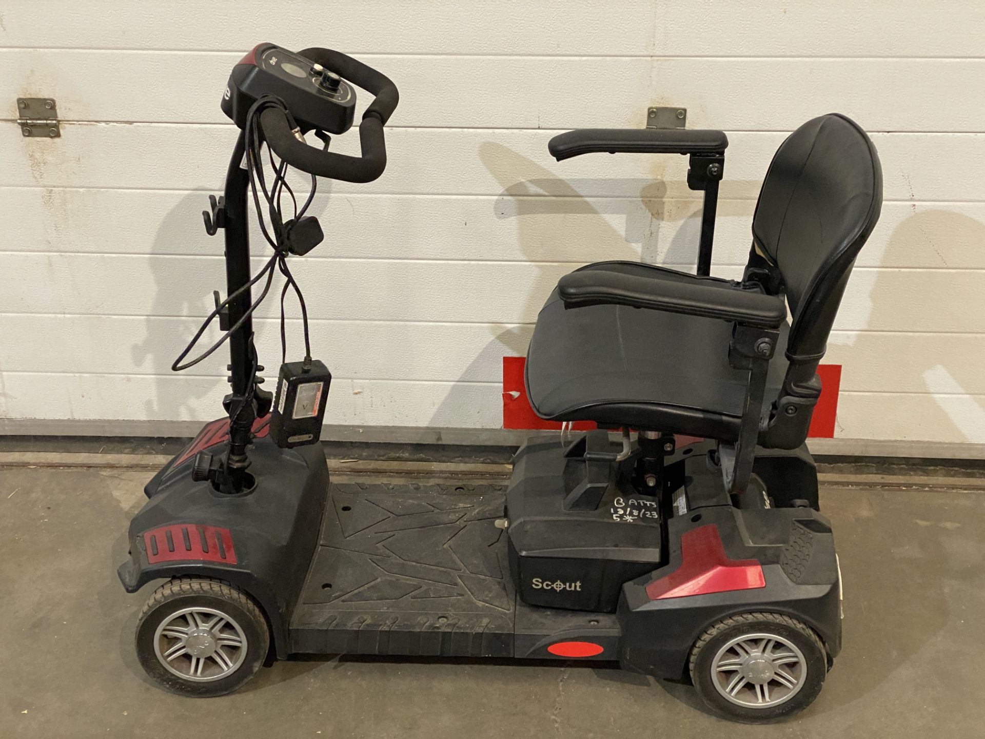 A DRIVE MOBILITY FOUR WHEEL FOLDING MOBILITY SCOOTER complete with charger and key - runs (Saleroom