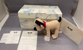 A Steiff Aardman soft toy 'Gromit' - Limited Edition no 756/1976 23cm long complete with