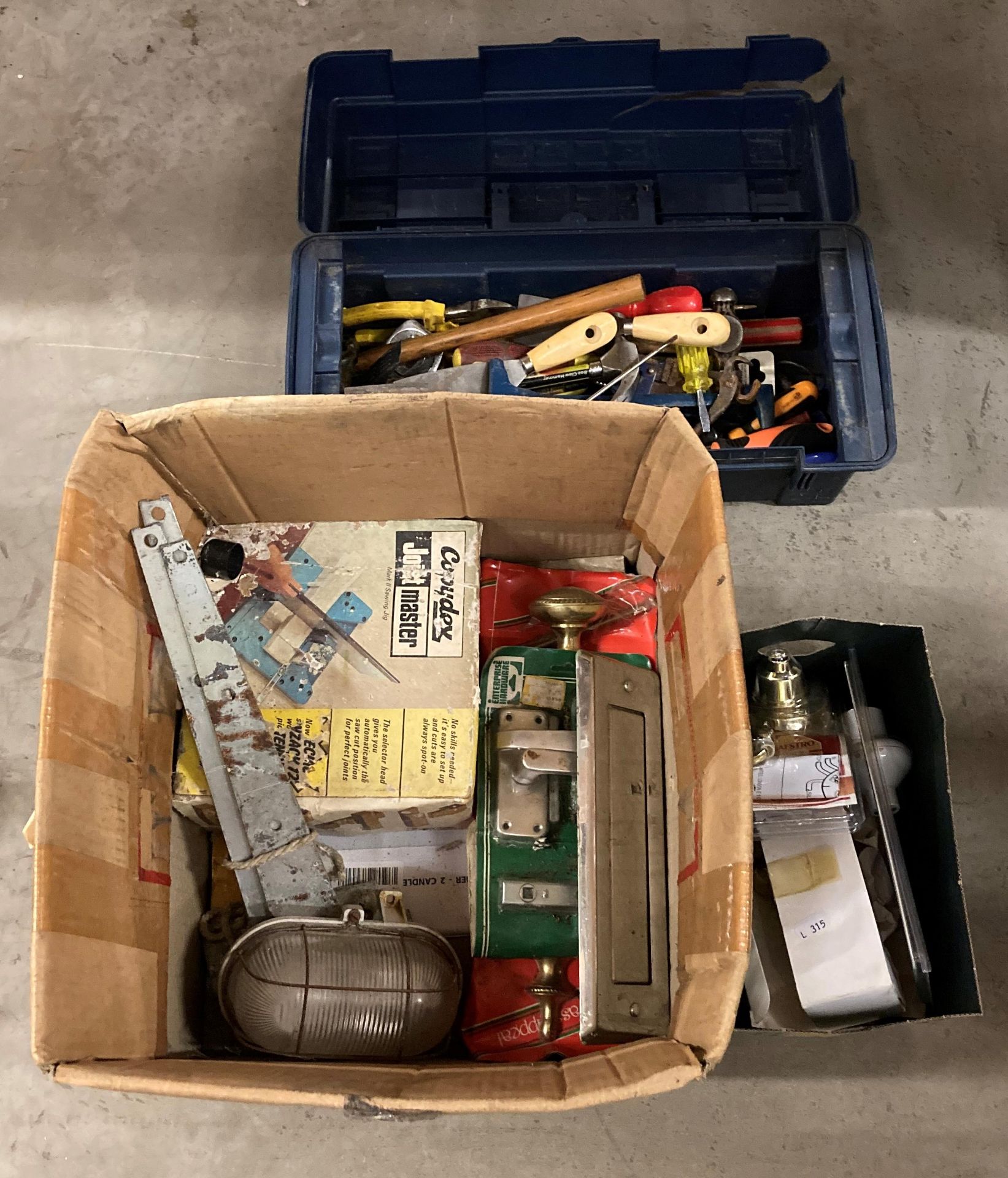 Contents to plastic tool box - sundry hand tools,