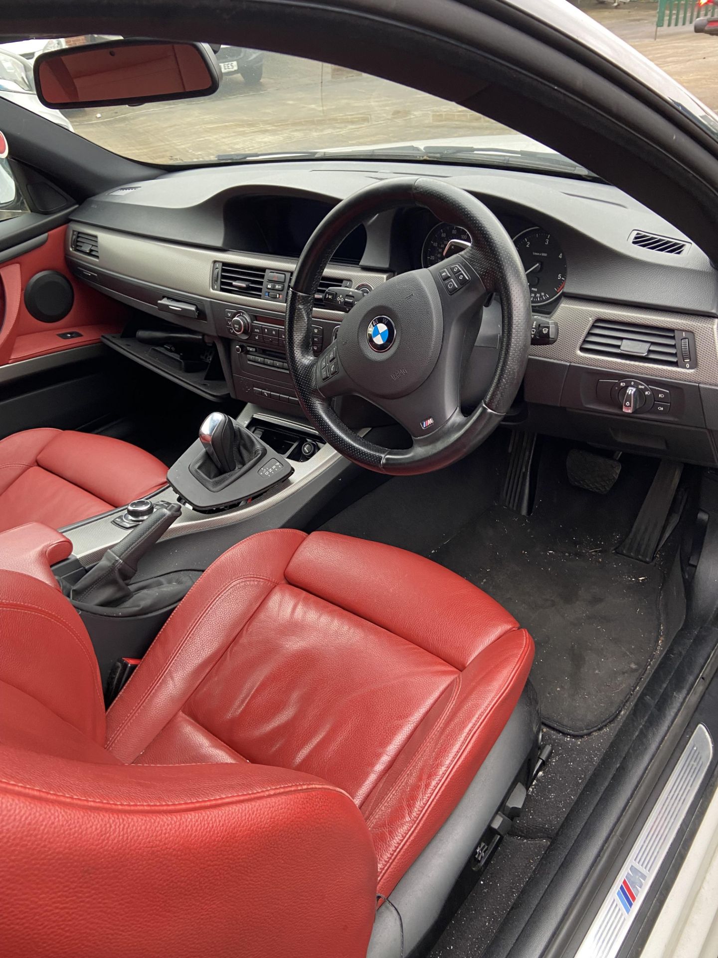 BMW 3.0 335DM Sport Automatic Coupe - diesel - white - black alloys and red leather interior. - Image 4 of 8