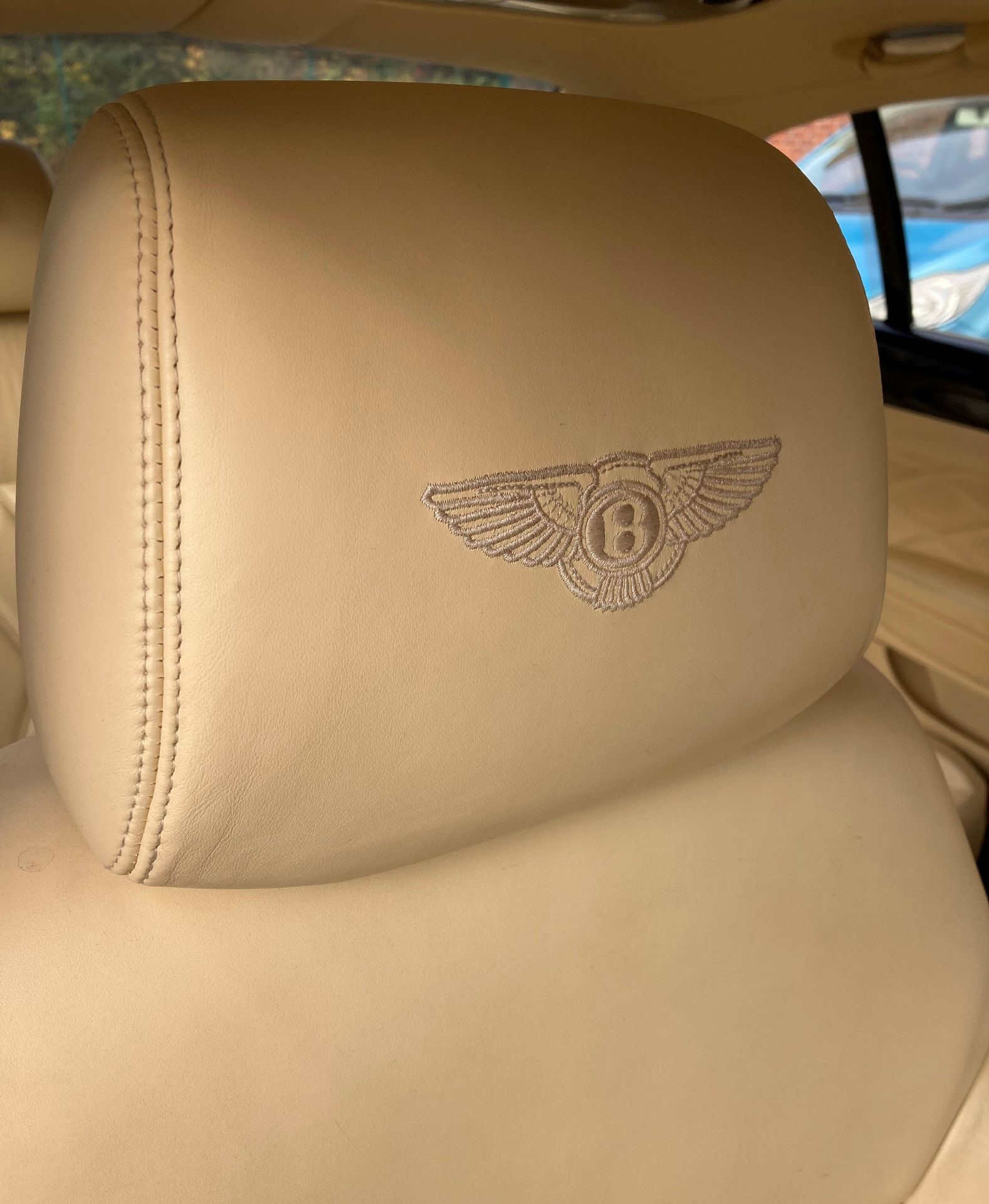 BENTLEY CONTINENTAL FLYING SPUR AUTOMATIC 6. - Image 24 of 40