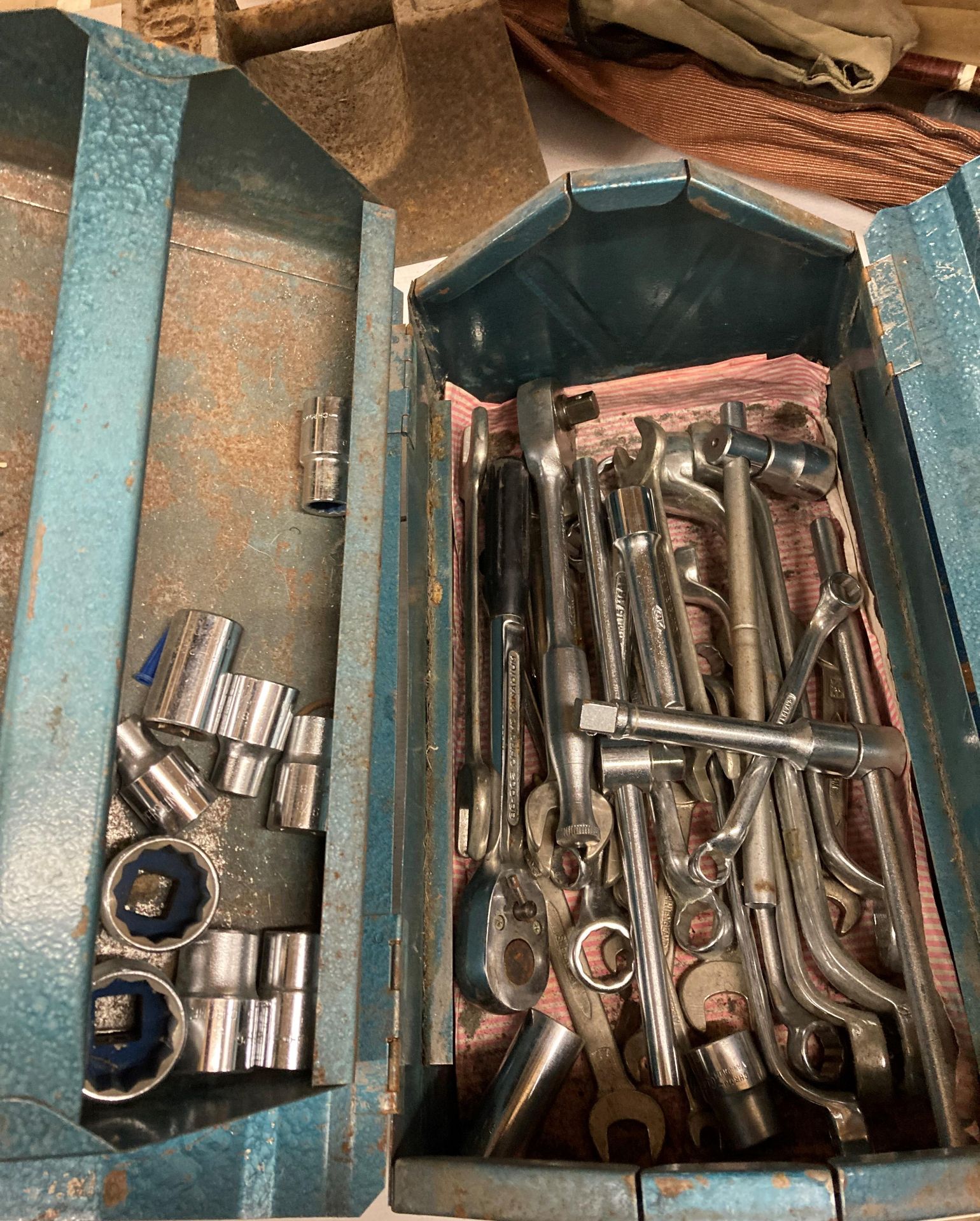 Contents to part of rack - two metal tool boxes and assorted hand tools, box saw, bit and brace, - Image 3 of 5