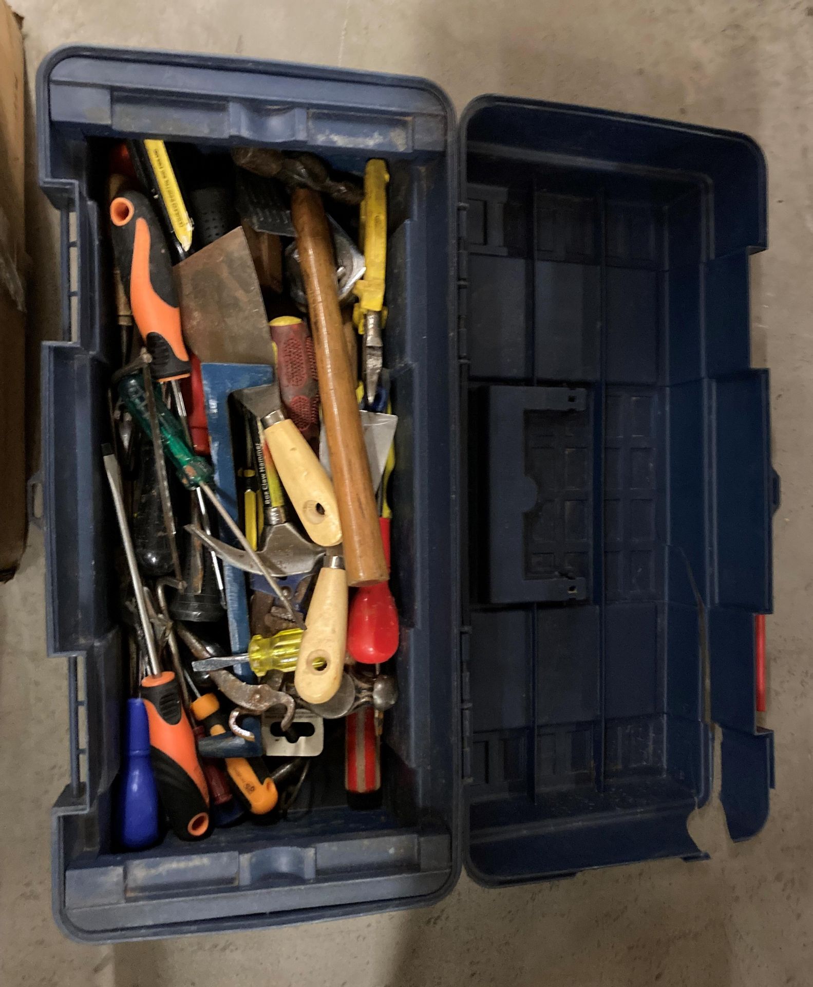 Contents to plastic tool box - sundry hand tools, - Image 4 of 4