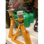 Seven items - pair of orange Halfords 2 tonne axle stand, three green plastic 5L fuel cans,