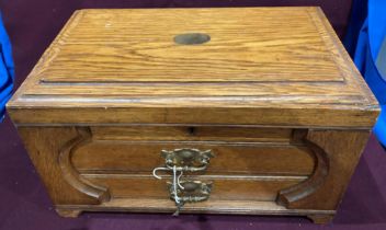 An oak cutlery canteen (no contents) with lift top and two drawers complete with key - 40 x 25 x