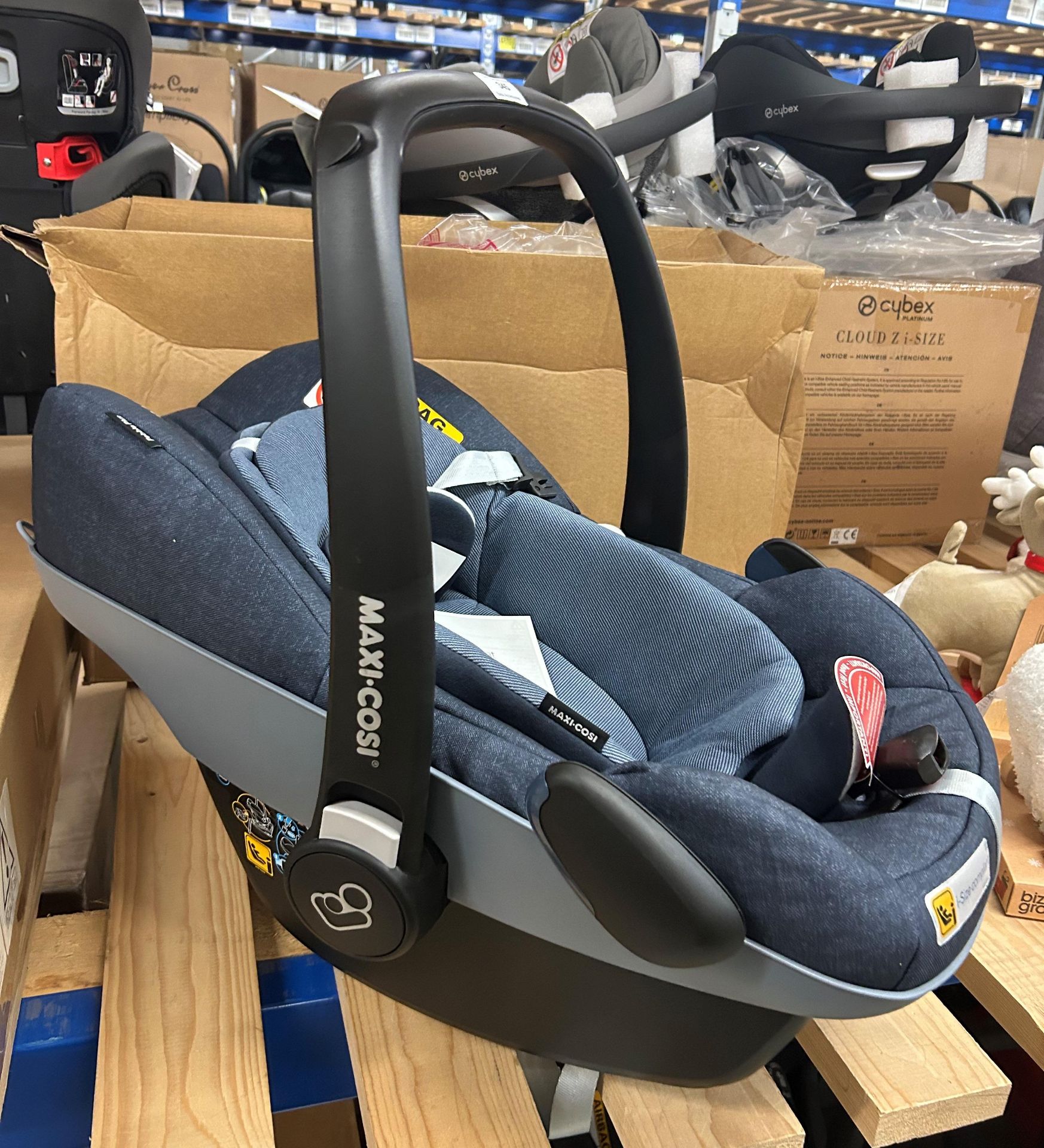 MAXI COSI PEBBLE PLUS CAR SEAT NEW UNUSED RRP £199 (STOCK IMAGE FOR REFERENCE ONLY-SEE OTHER PICS - Image 2 of 3