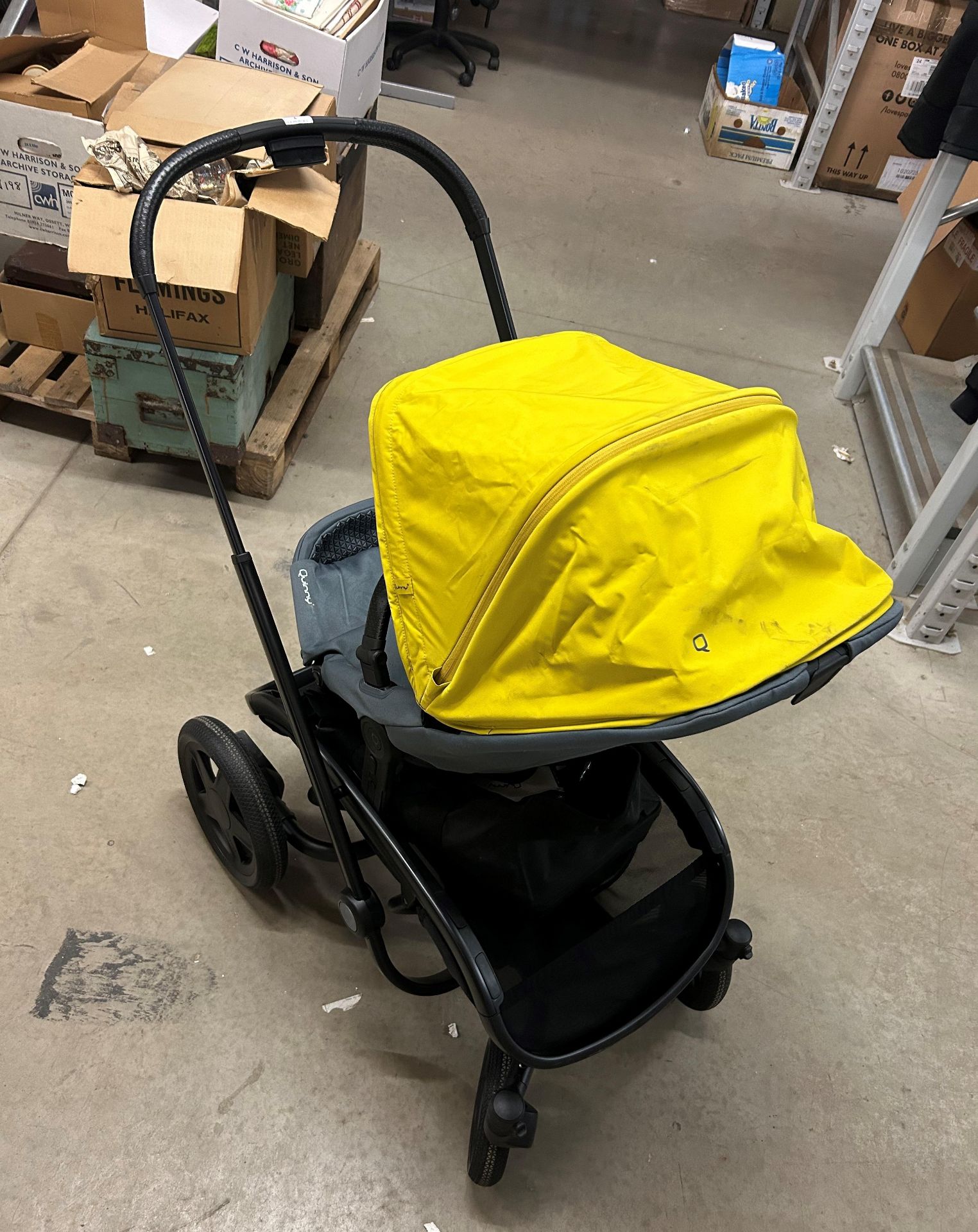 QUINNY HUBB STROLLER IN BLACK GREY AND MUSTARD WITH QUINNY XXL SHOPPING BAG OF ACCESSORIES AS NEW - Image 4 of 4