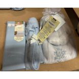 BIZZI GROWIN 3 PIECE GIFT SET BLUE WITH 2 PACK PRAM SHEETS AND BLUE CELLULAR BLANKET (Saleroom