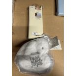 BIZZI GROWIN 3 PIECE GIFT SET GREY/WHITE AND 2 PACK PRAM SHEETS (Saleroom location: E11)