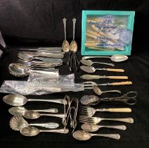 Contents to tub - assorted silver plates, EPNS cutlery etc,