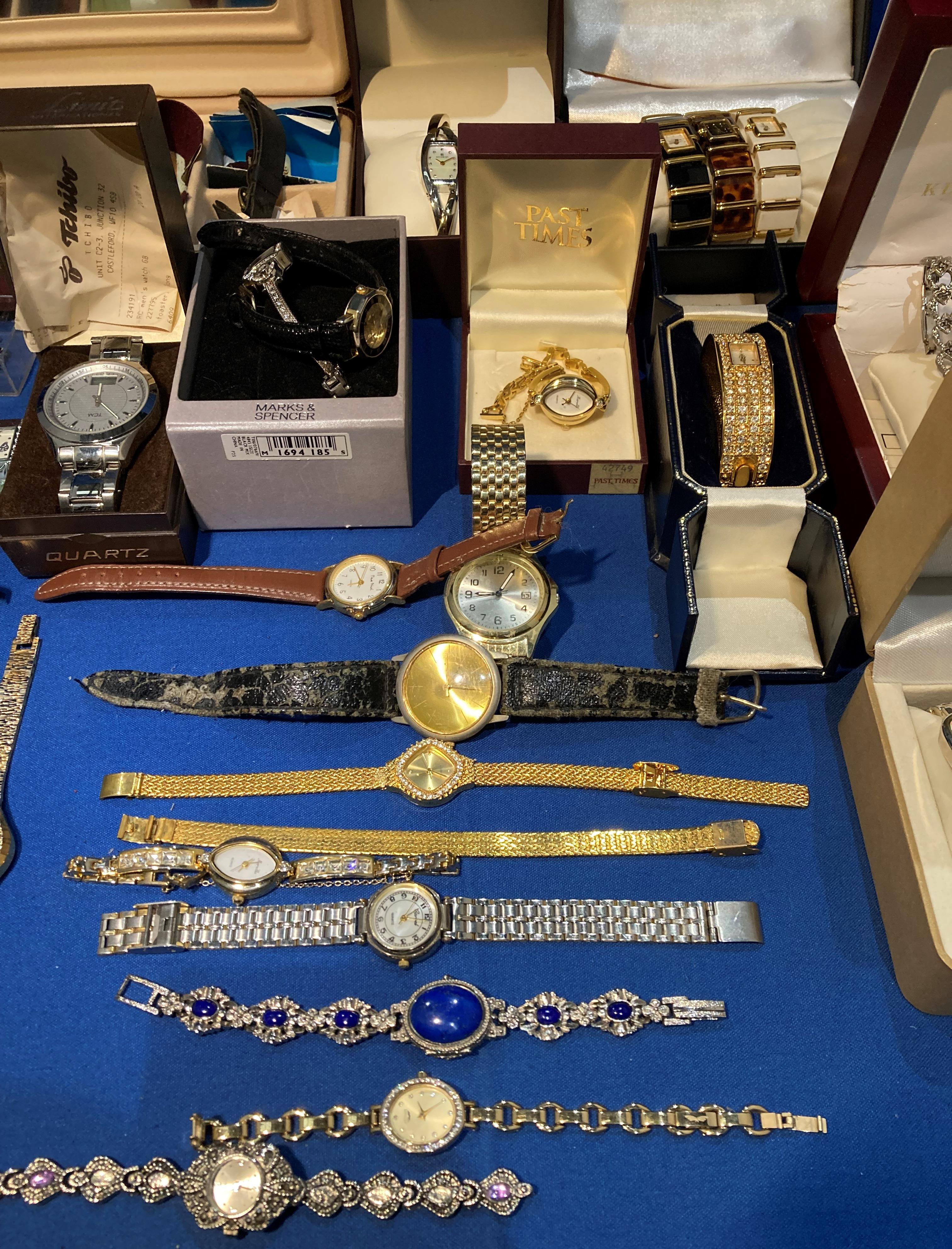 Contents to tray - thirty-five assorted ladies and gents watches by Casio, M&S, Accurist, Yess, - Image 4 of 6