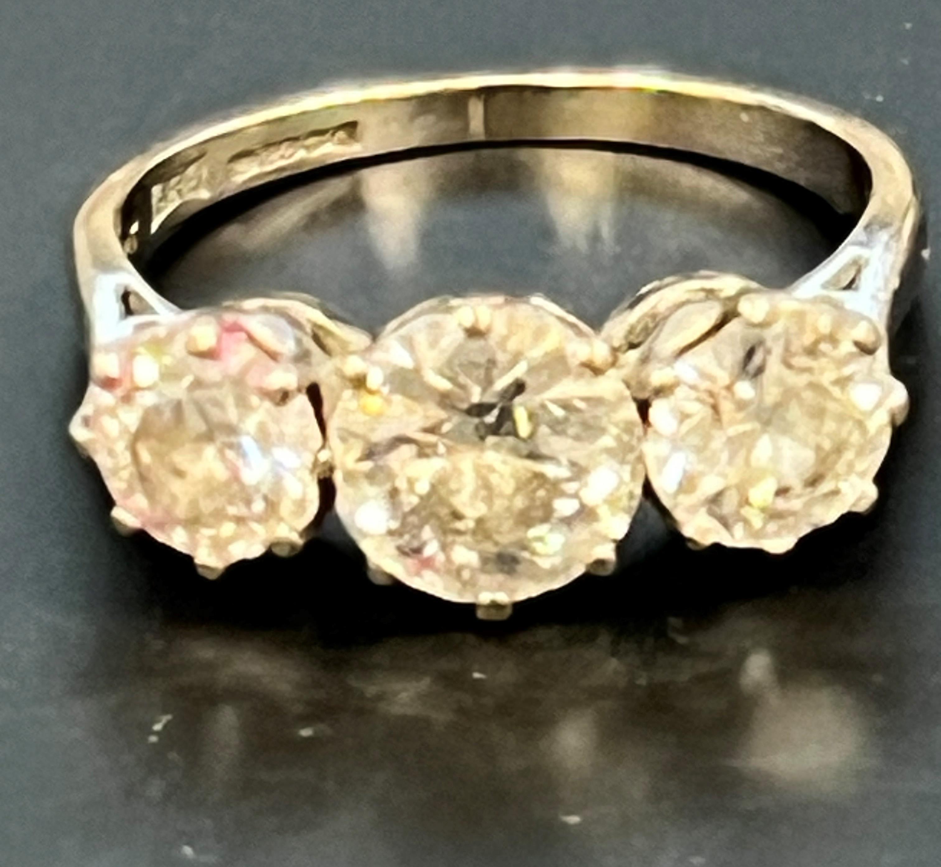 18ct white gold (750) and platinum three-stone diamond ring (stones tested). - Image 21 of 24