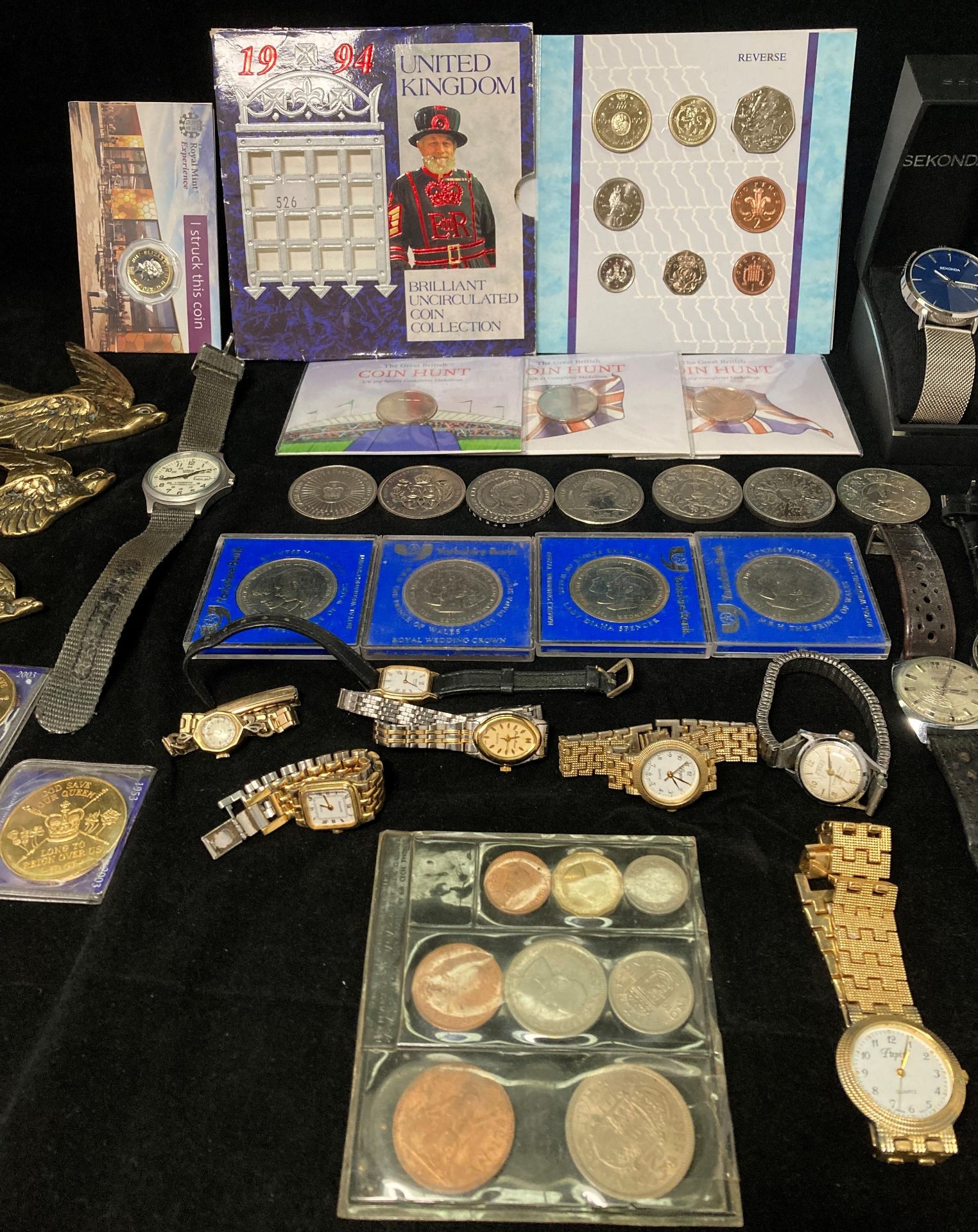 Contents to tub - assorted coins including 4 x £5 coins, 7 x crowns, - Image 3 of 5
