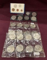 Contents to tray - 21 assorted commemorative crowns, 1994 D-Day fifty-pence piece,